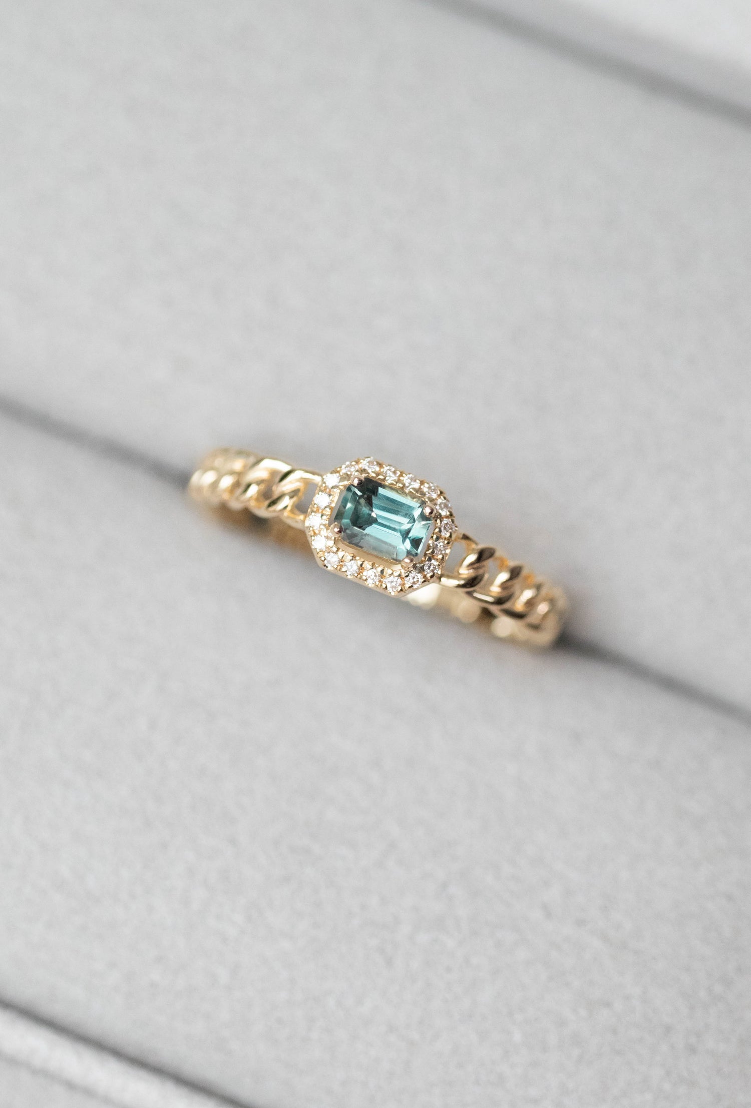 PREORDER - Halo Teal Sapphire 0.25ct 18K Yellow Gold Cuban Chain Ring