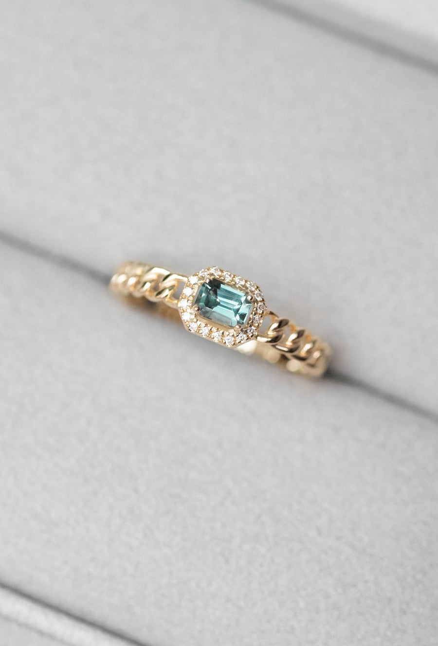 Halo Teal Sapphire 0.25ct 18K Yellow Gold Cuban Chain Ring