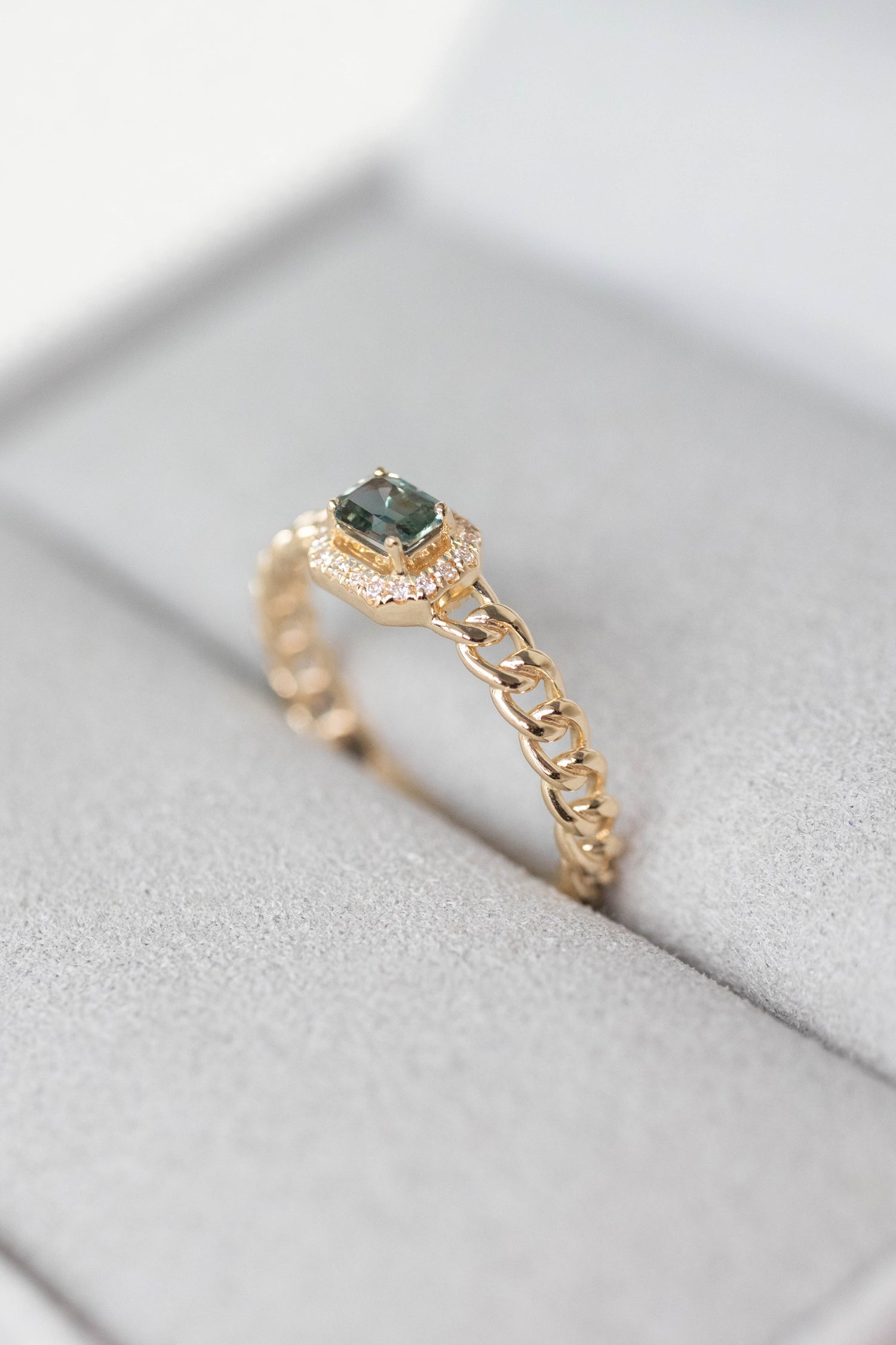 PREORDER - Halo Teal Sapphire 0.25ct 18K Yellow Gold Cuban Chain Ring
