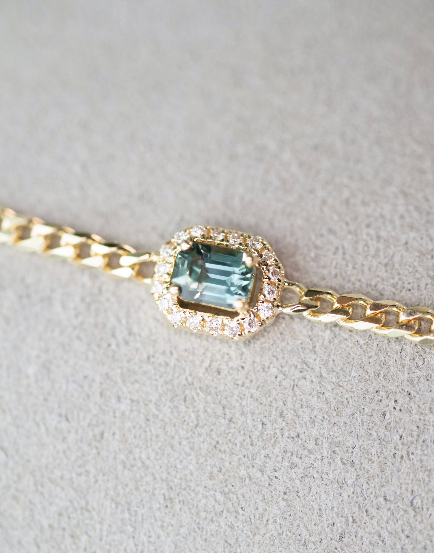 Halo Teal Green Sapphire 0.25ct 18K Yellow Gold Cuban Chain Bracelet
