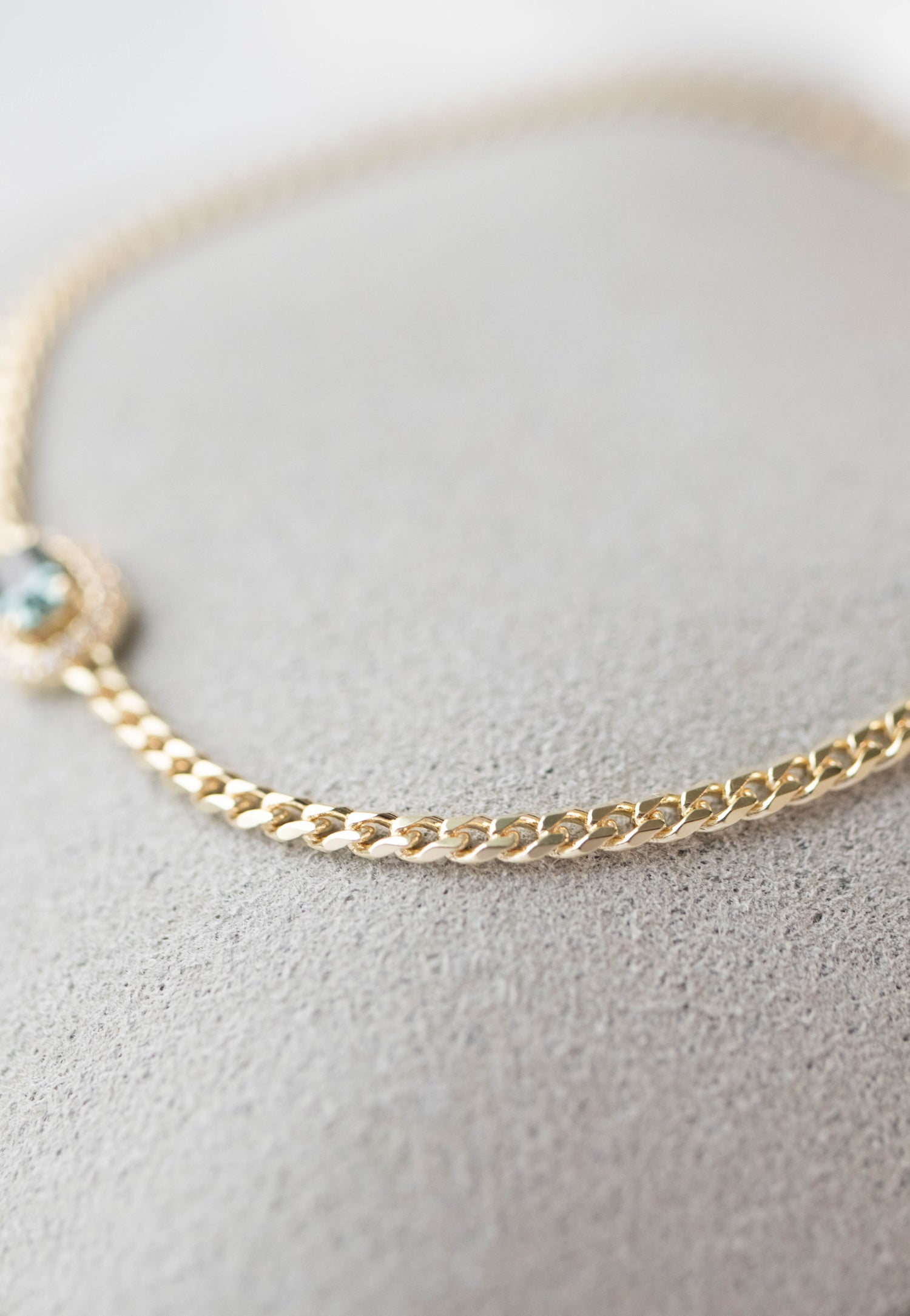 Halo Teal Green Sapphire 0.25ct 18K Yellow Gold Cuban Chain Bracelet