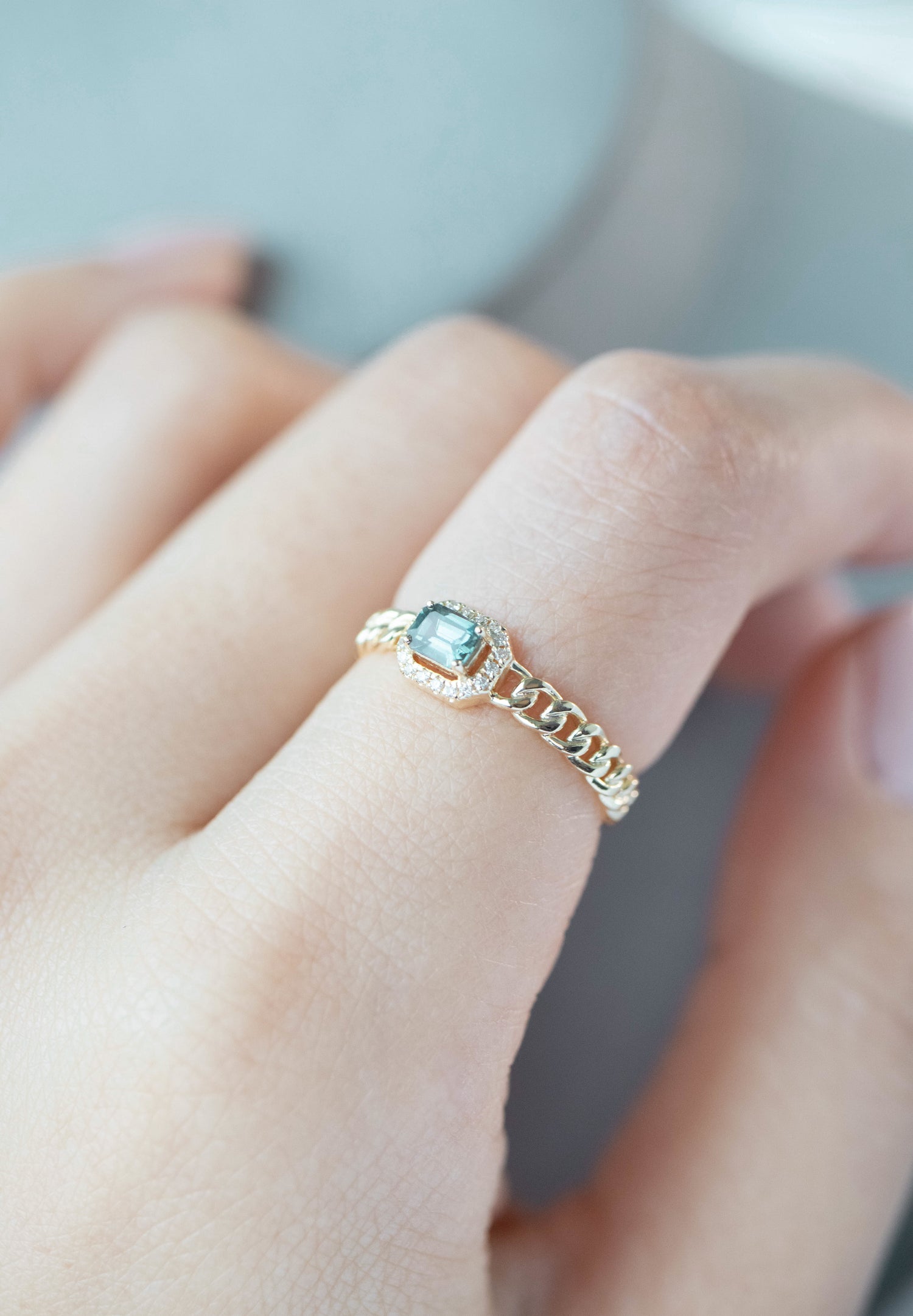 PREORDER - Halo Teal Sapphire 0.25ct 18K Yellow Gold Cuban Chain Ring