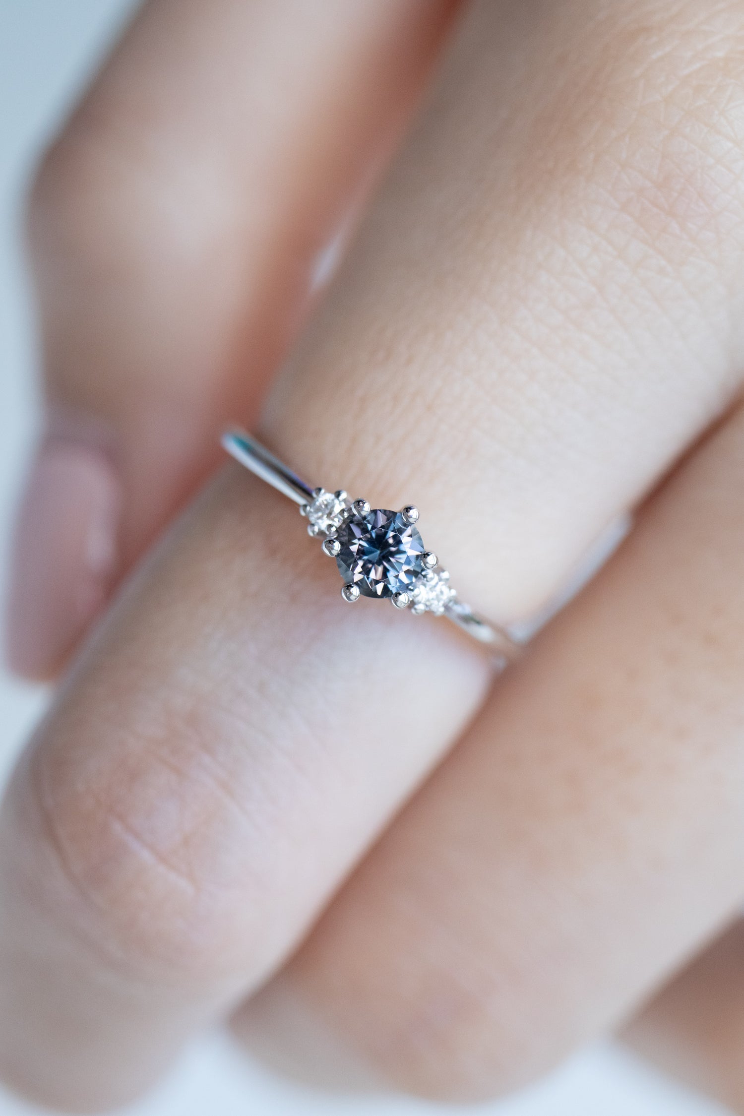 Three Stone Grayish Blue Spinel 0.30ct & diamonds 14/18K Gold Ring
