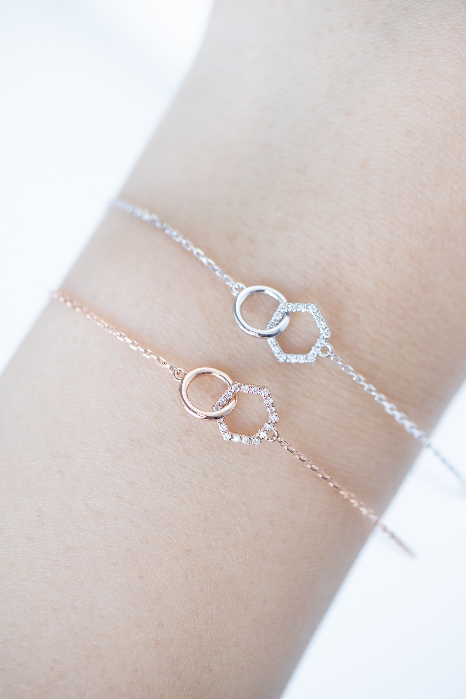Round Hexagon Knot Top Quality Diamonds 18K Gold Bracelet