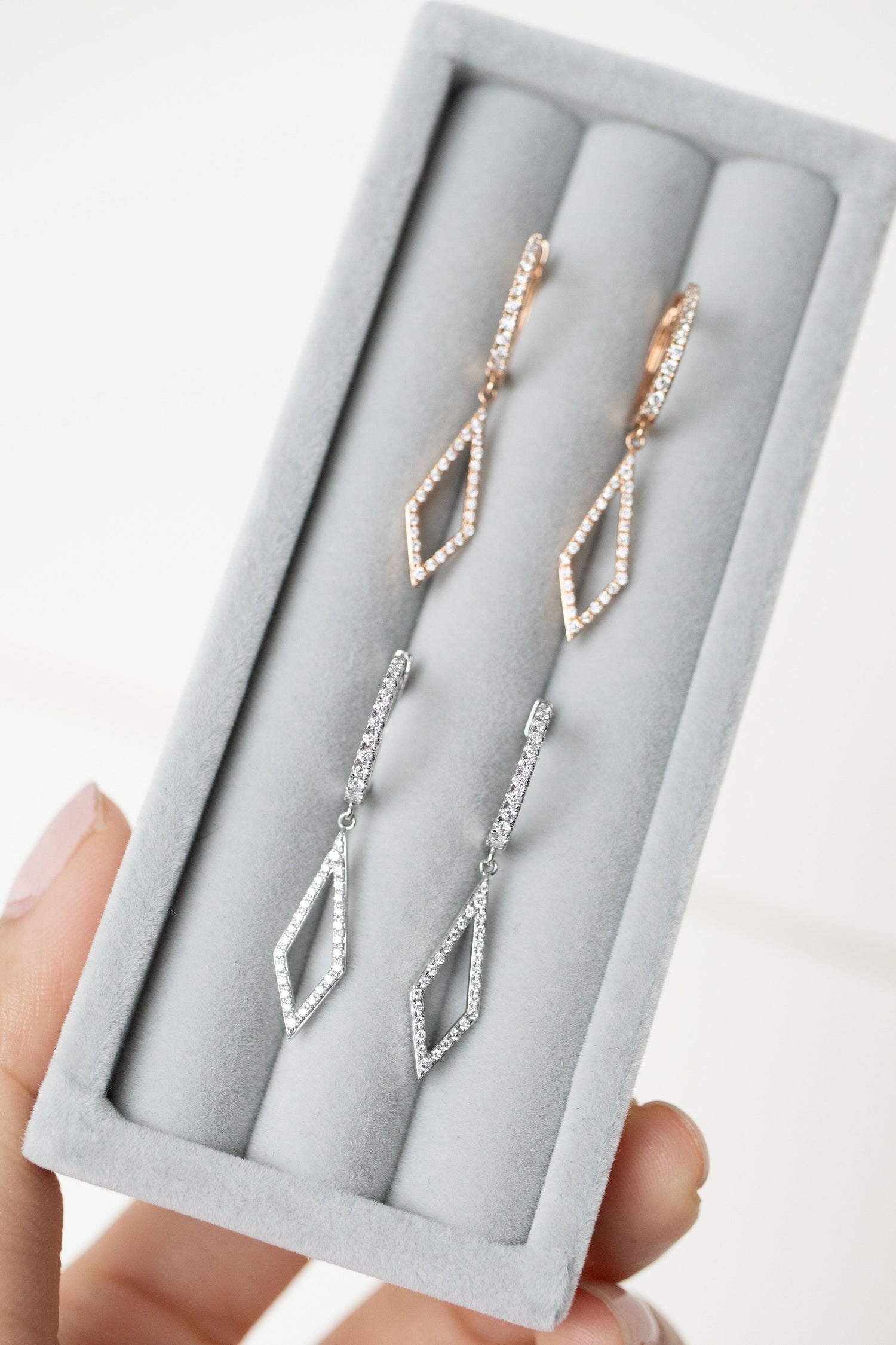 PREORDER - Laisser tomber et pendre  Diamond 18K Gold Earrings