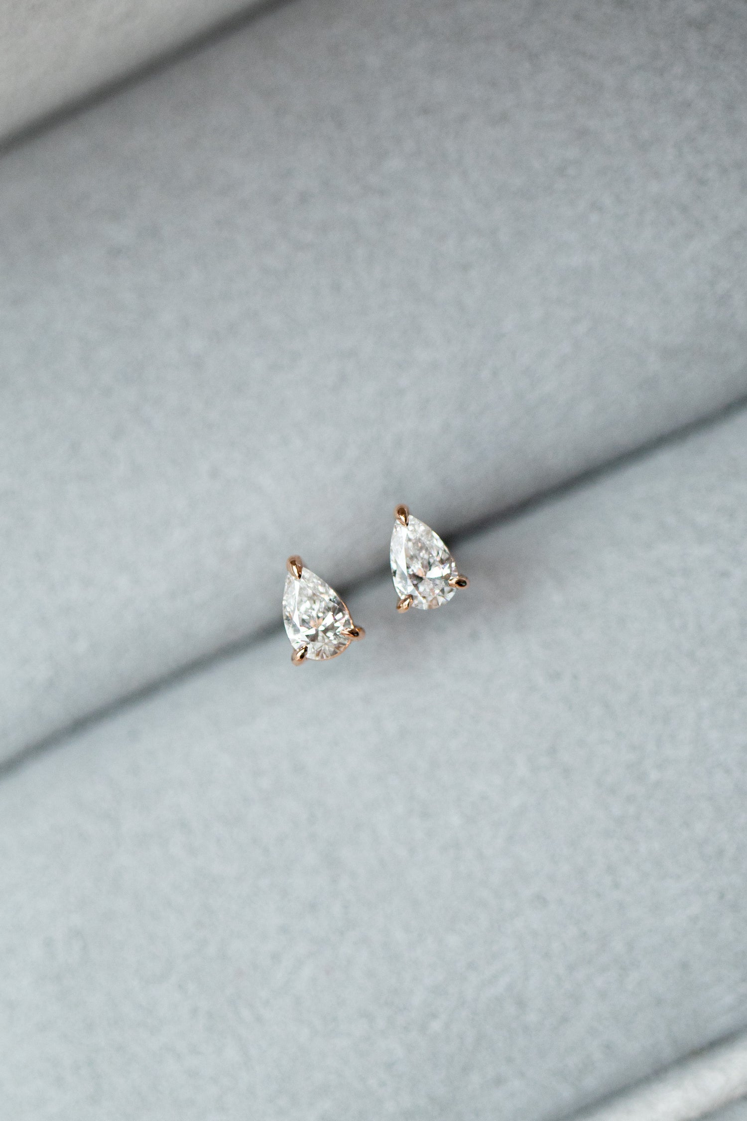 Poire Top Quality Diamond 0.15+0.15ct  18K Gold Stud Earrings