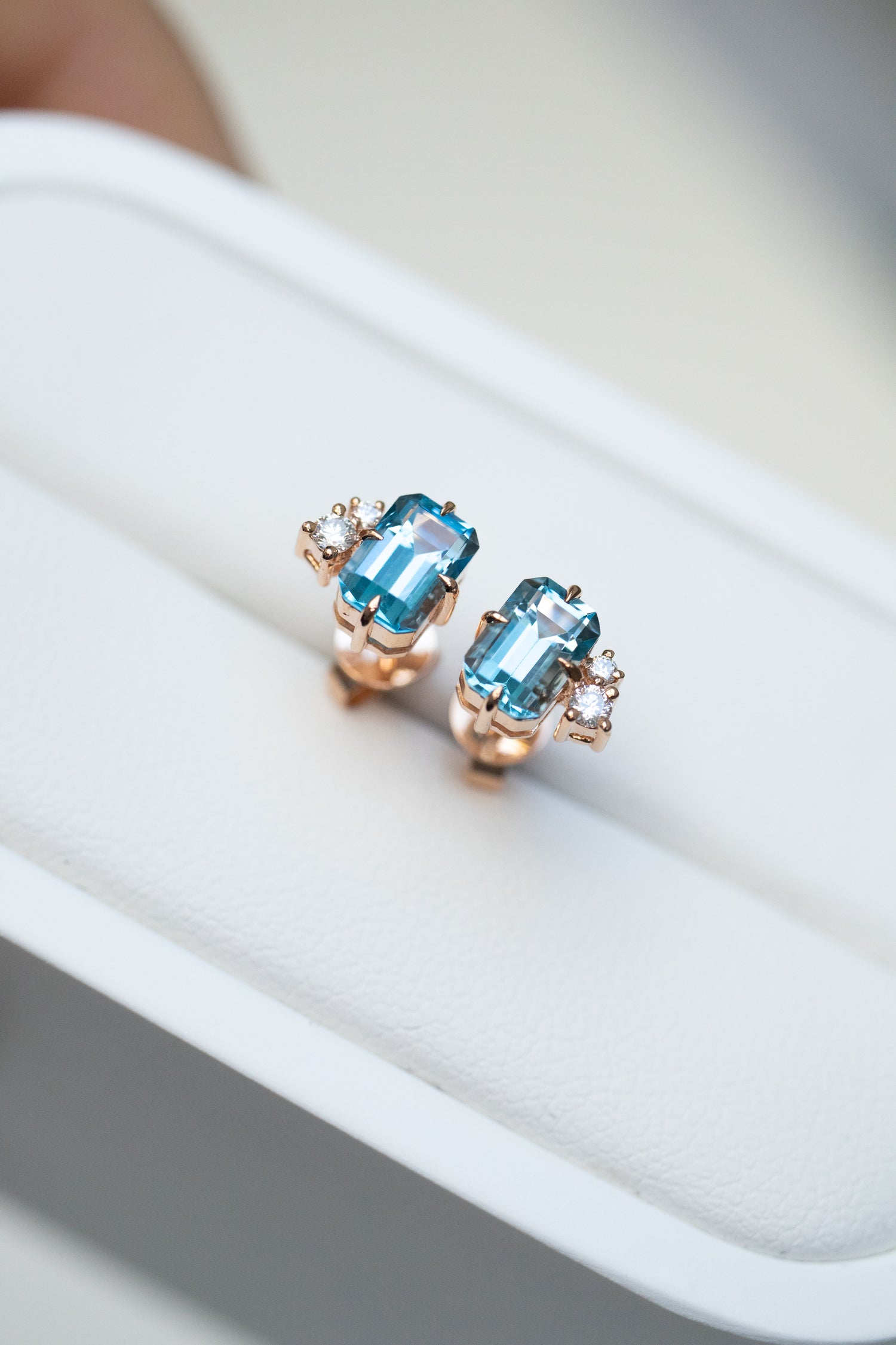 Émeraude Swiss Blue Topaz 0.75 + 0.75ct & diamonds 14/18K Gold Stud Earrings