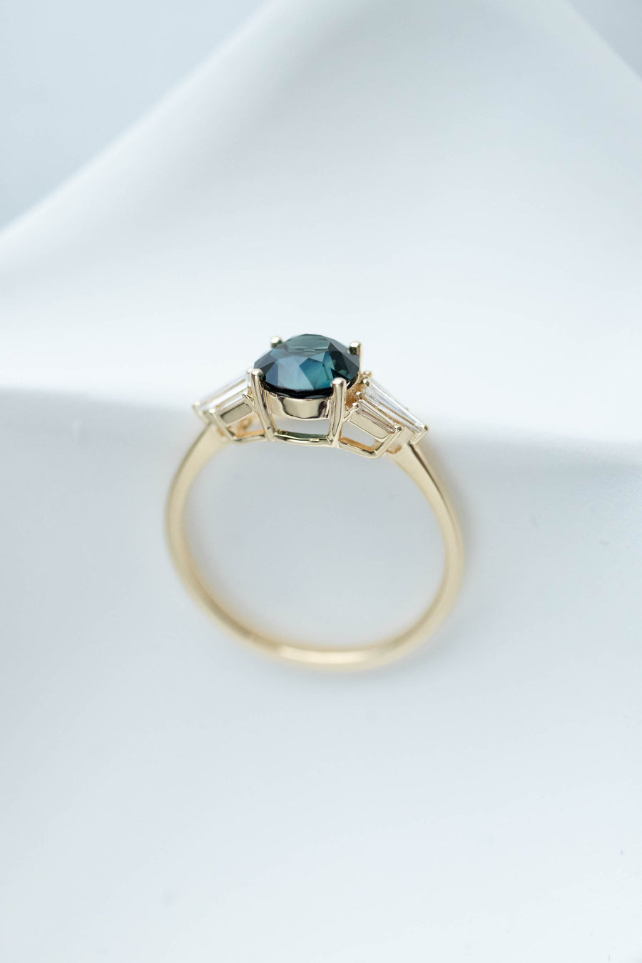1.32ct Green Sapphire (with cert) & 0.18ct Diamonds 18K Yellow Gold Ring