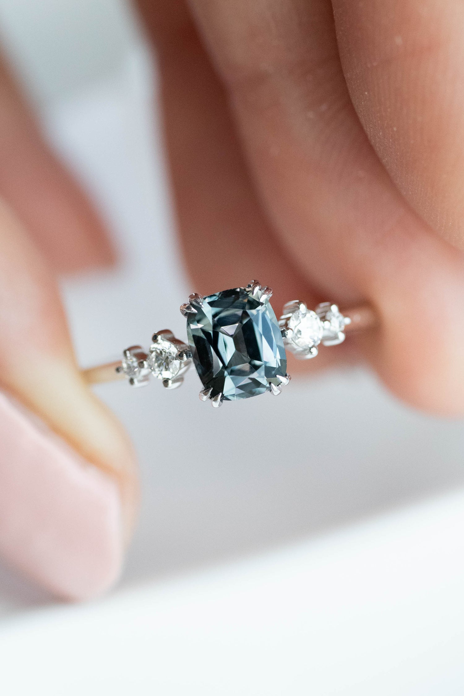 0.93ct Grayish Blue Spinel (with Certificate) & diamonds 18K White Gold Ring