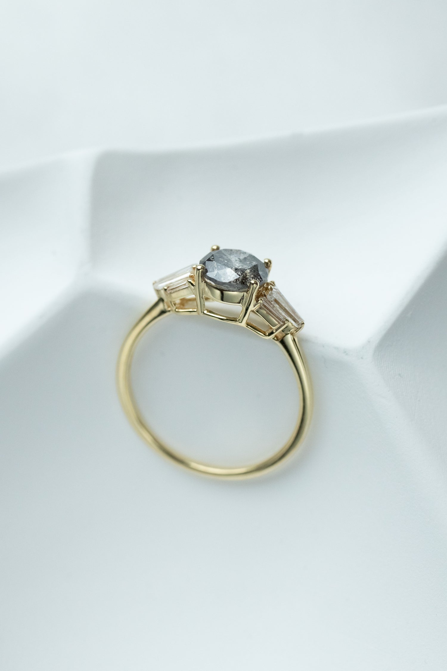 1.03ct Salt & Pepper Diamond & White diamonds 18K Yellow Gold Ring