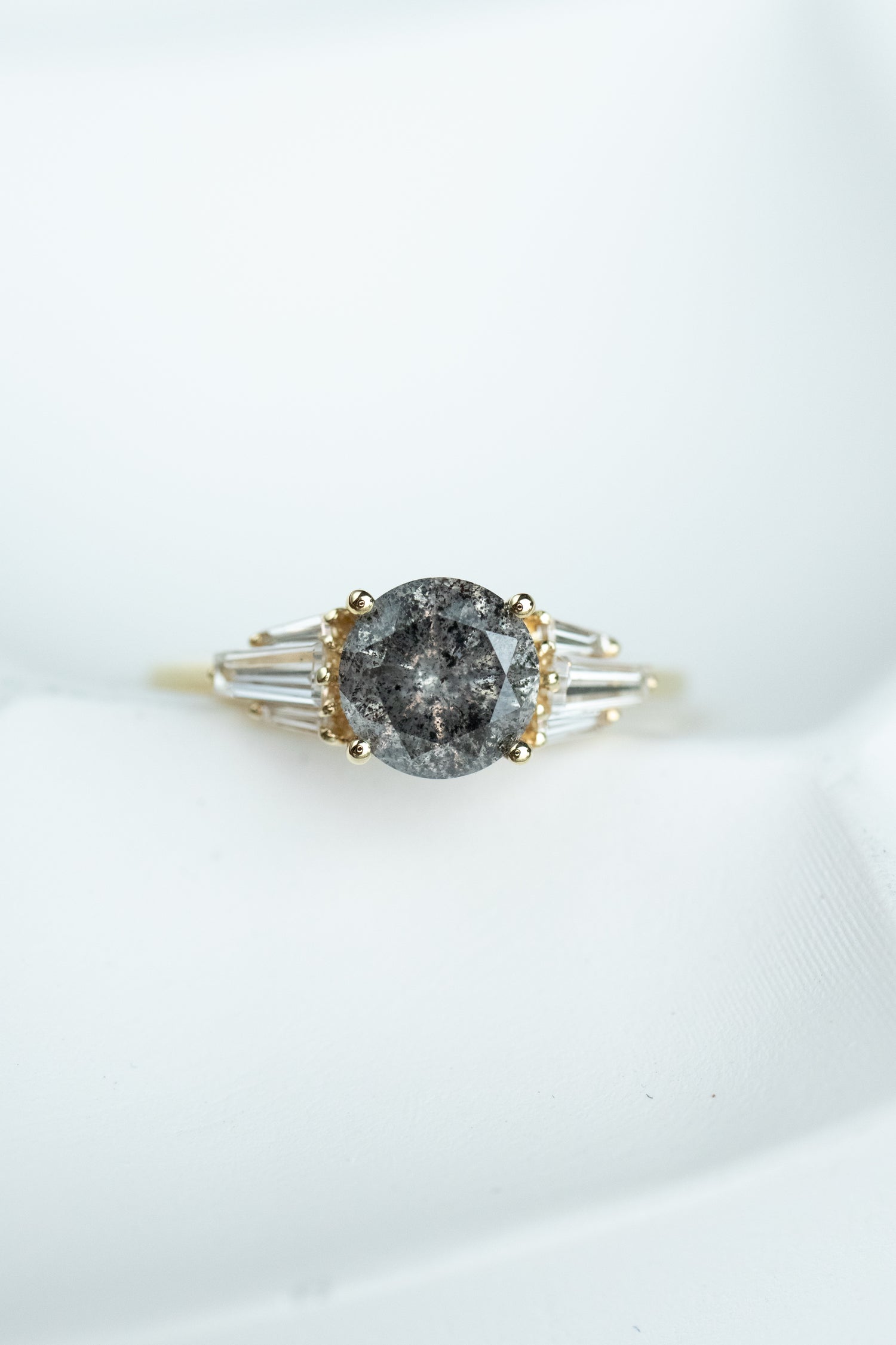 1.03ct Salt & Pepper Diamond & White diamonds 18K Yellow Gold Ring