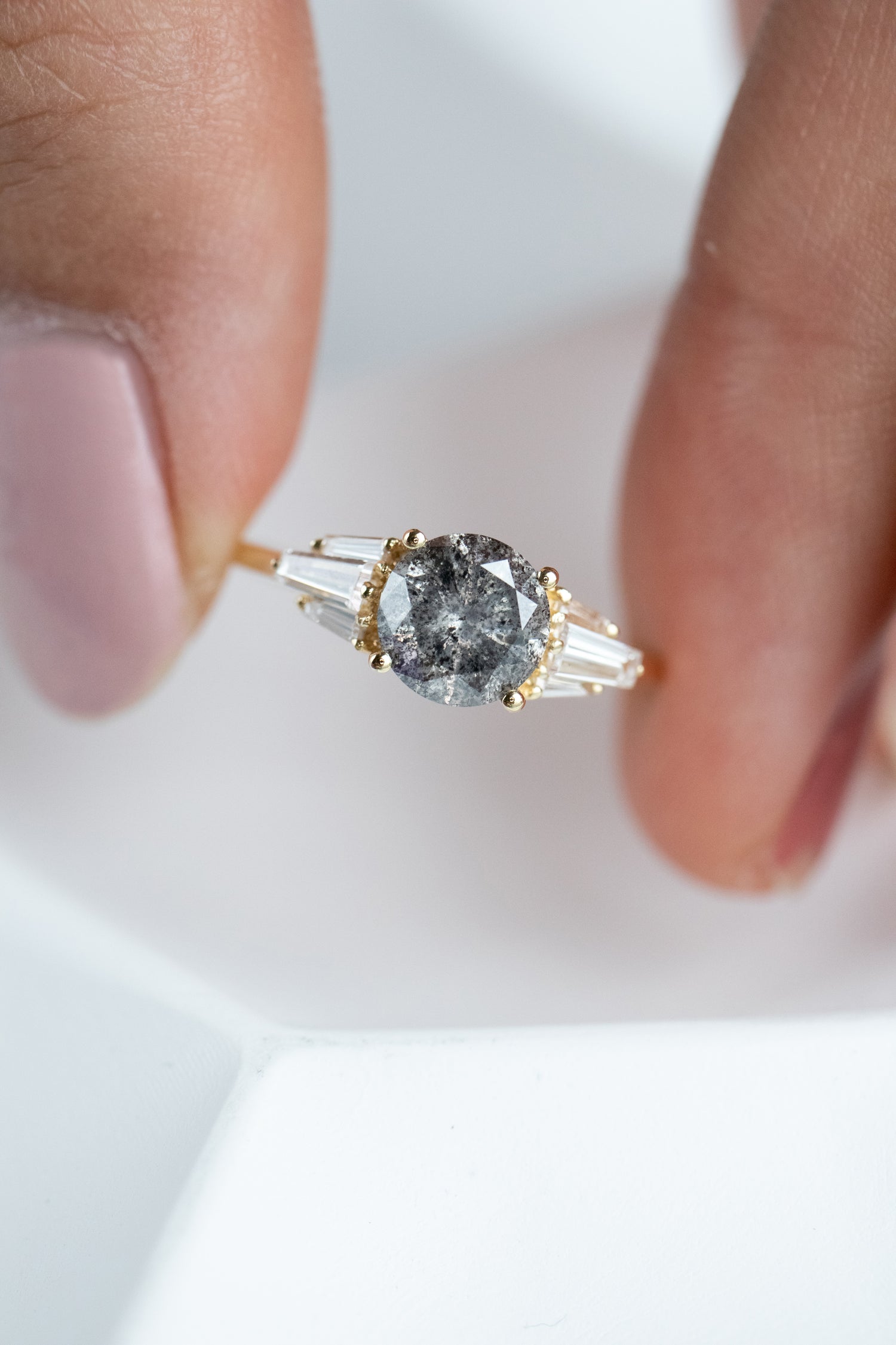 1.03ct Salt & Pepper Diamond & White diamonds 18K Yellow Gold Ring