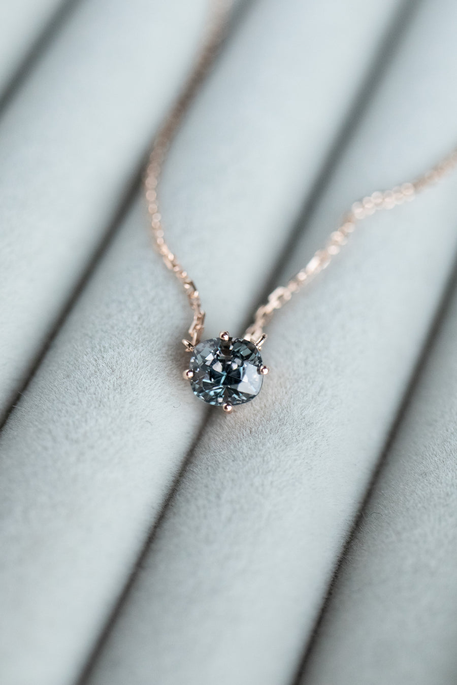 [preorder] ~0.9-1ct Grey Spinel 18K Gold Necklace