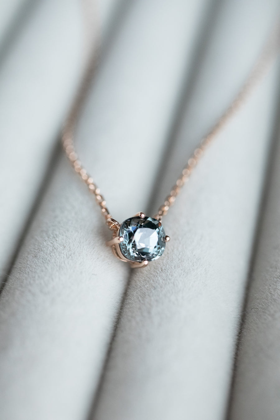 [preorder] ~0.9-1ct Grey Spinel 18K Gold Necklace