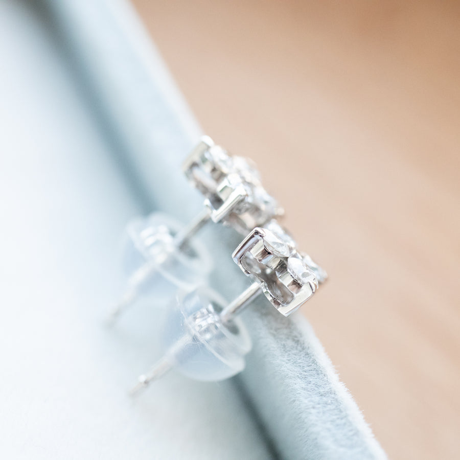 Japan 18K Gold White Diamonds Earrings