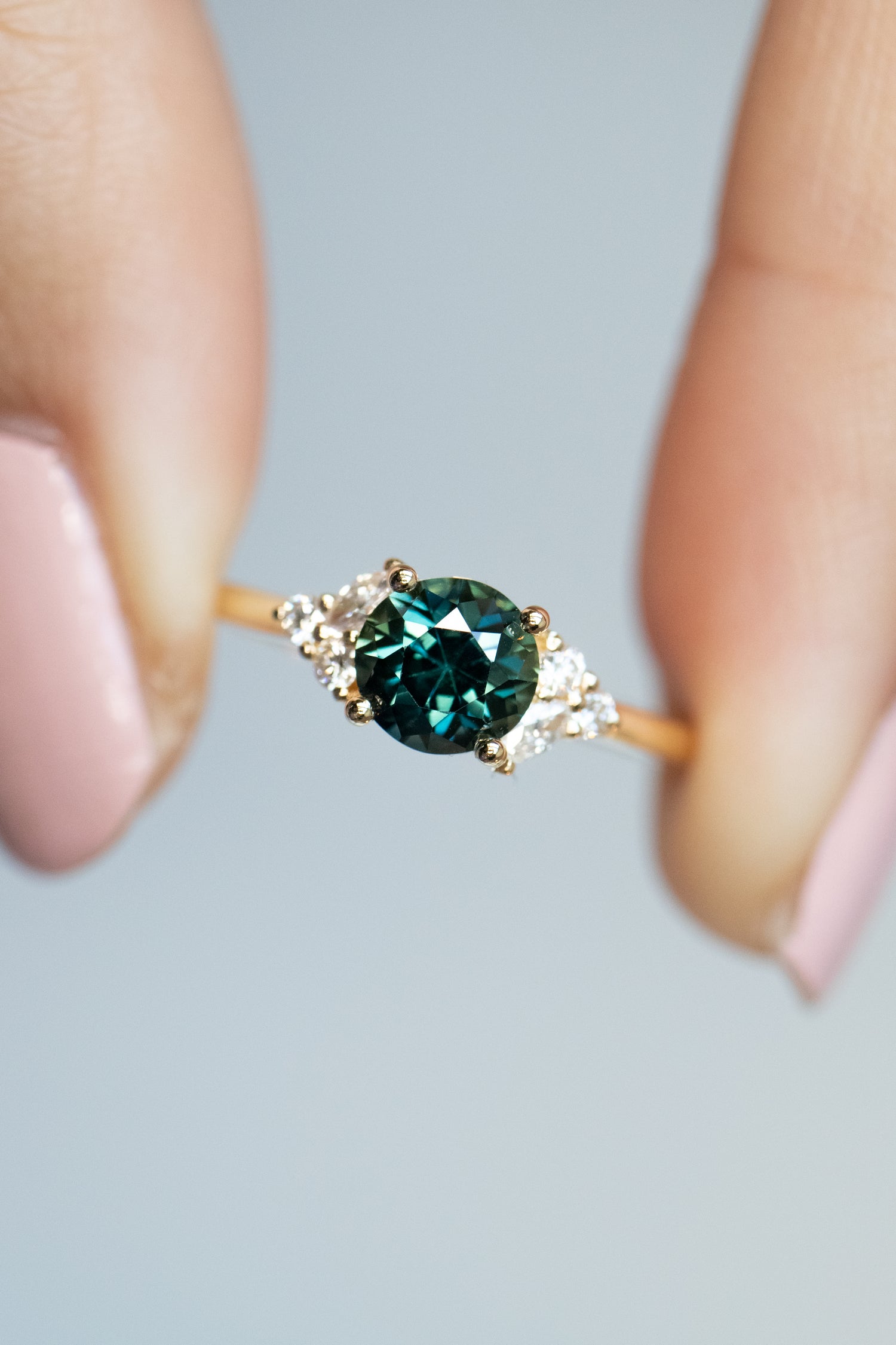 Palpitate 1.05ct Teal Green Sapphire (with Certificate) & diamonds 18K Yellow Gold Ring