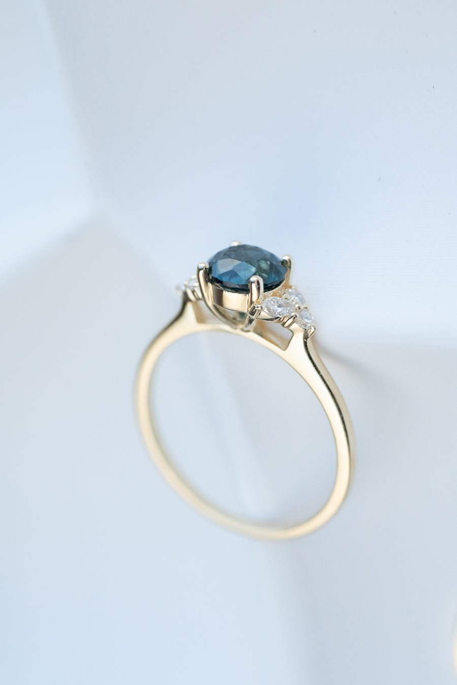 Round 1.05ct Teal Green Sapphire (Unheated with Certificate) & diamond 18K Yellow Gold Ring