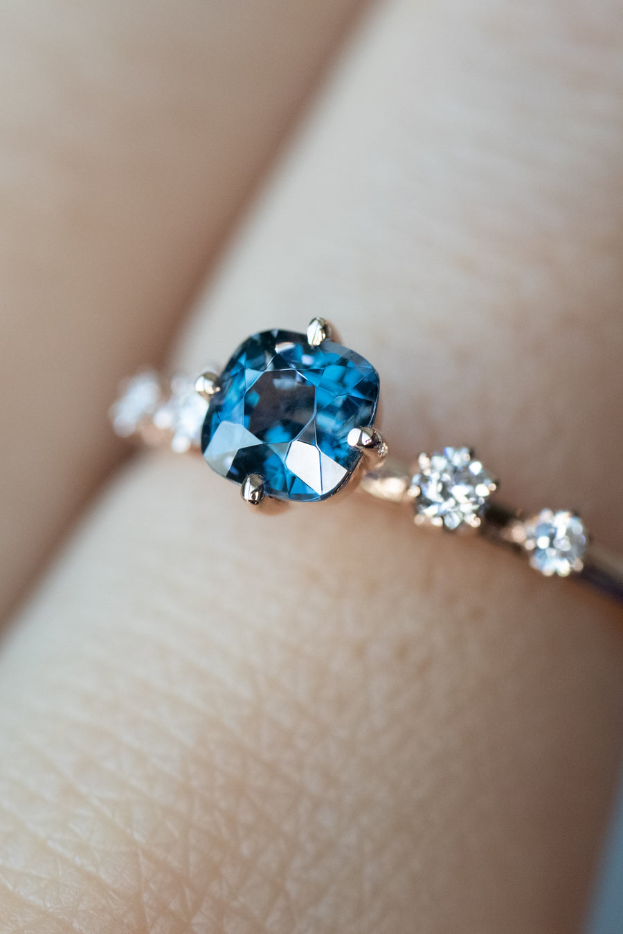 0.55ct Blue Spinel & diamond 14K Rose Gold Ring
