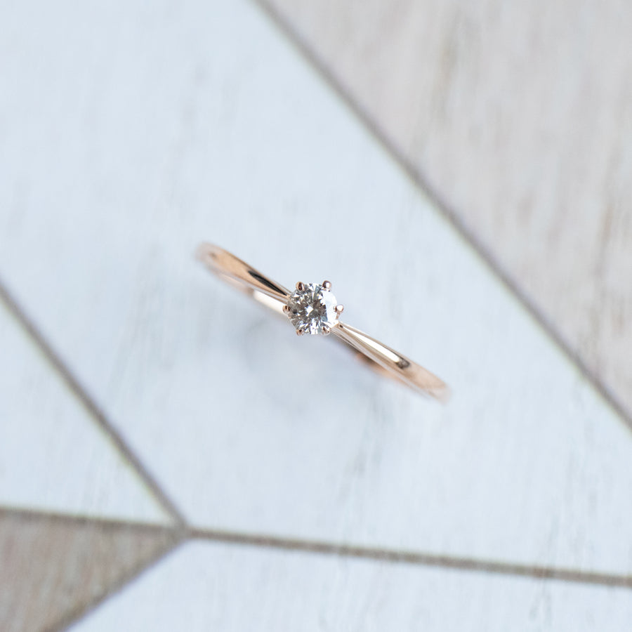 Japan 18K Gold 0.10ct Diamond Ring with Japanese Certificate
