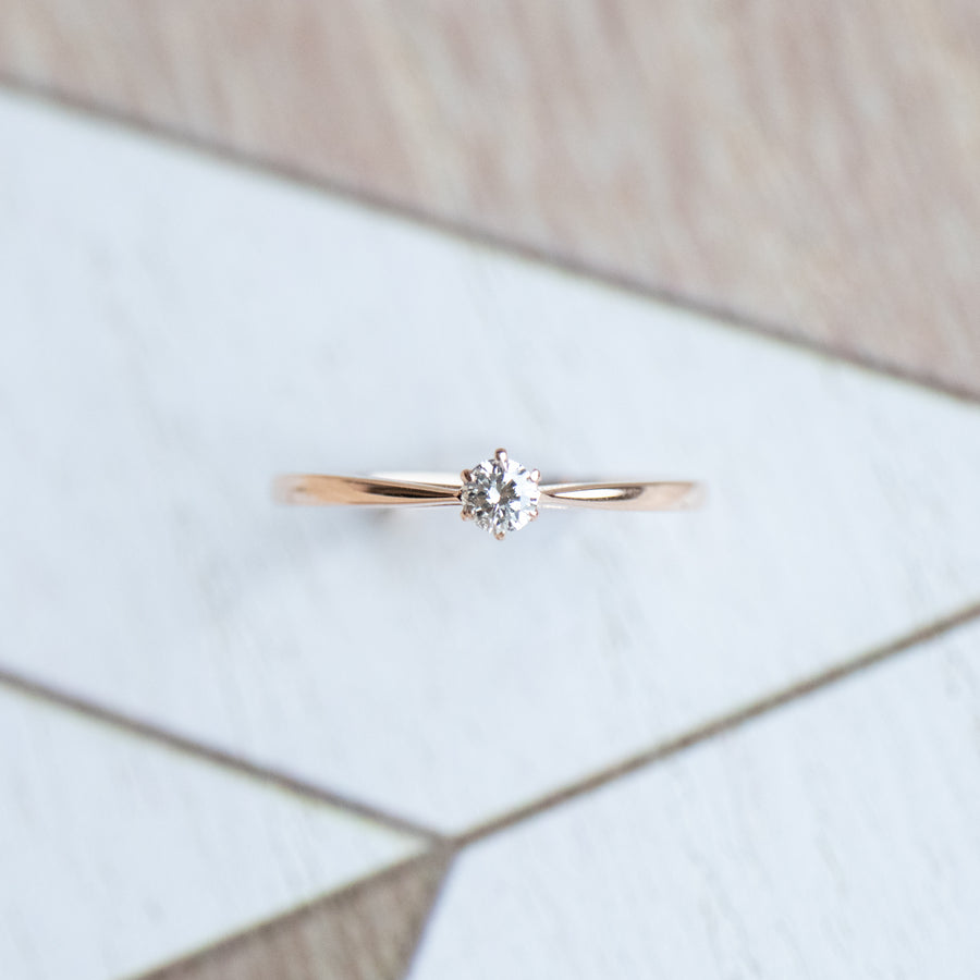 Japan 18K Gold 0.10ct Diamond Ring with Japanese Certificate