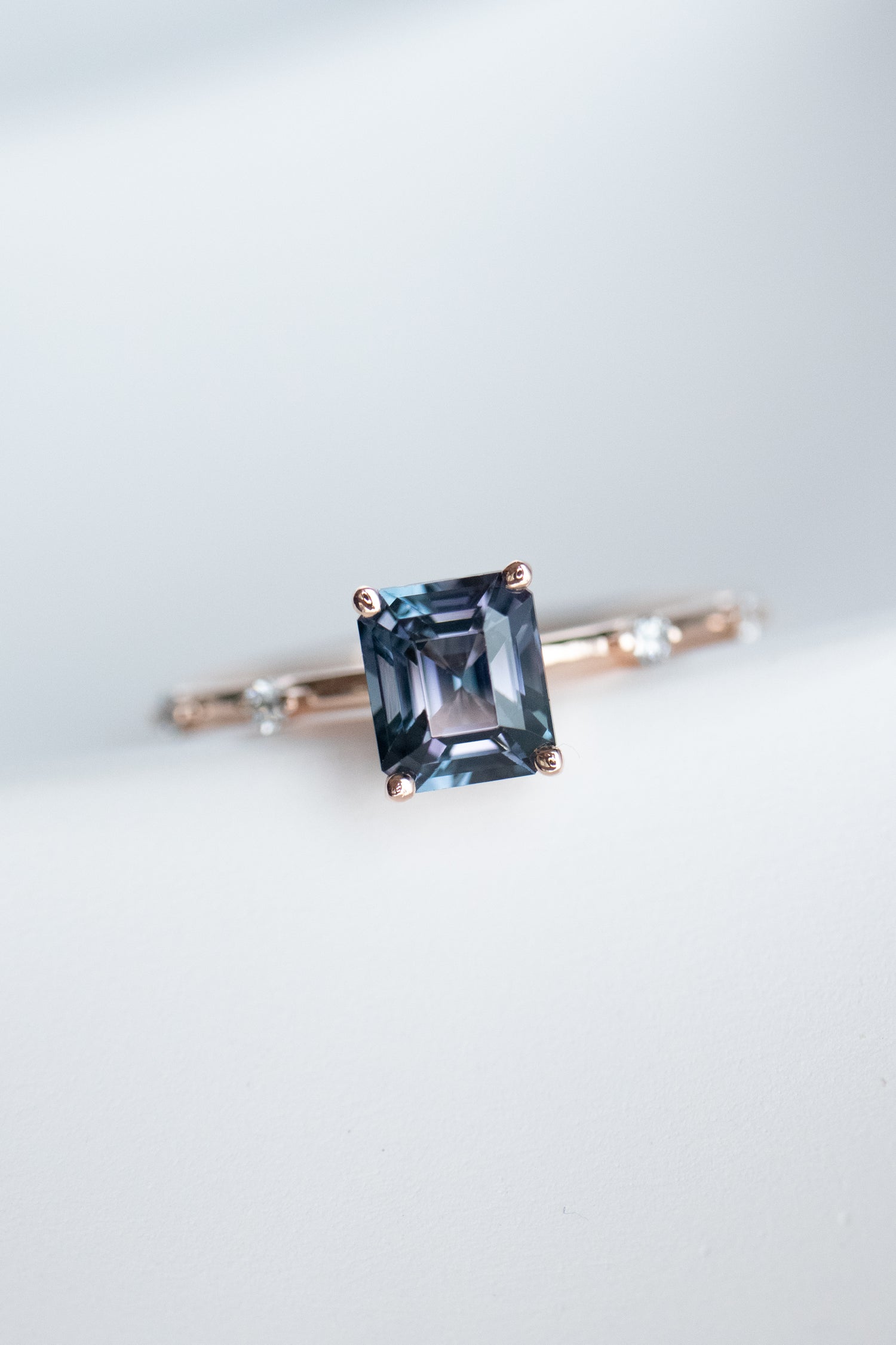 1.00ct Blue Spinel (Unheated with Certificate) & diamonds 18K Rose Gold Ring