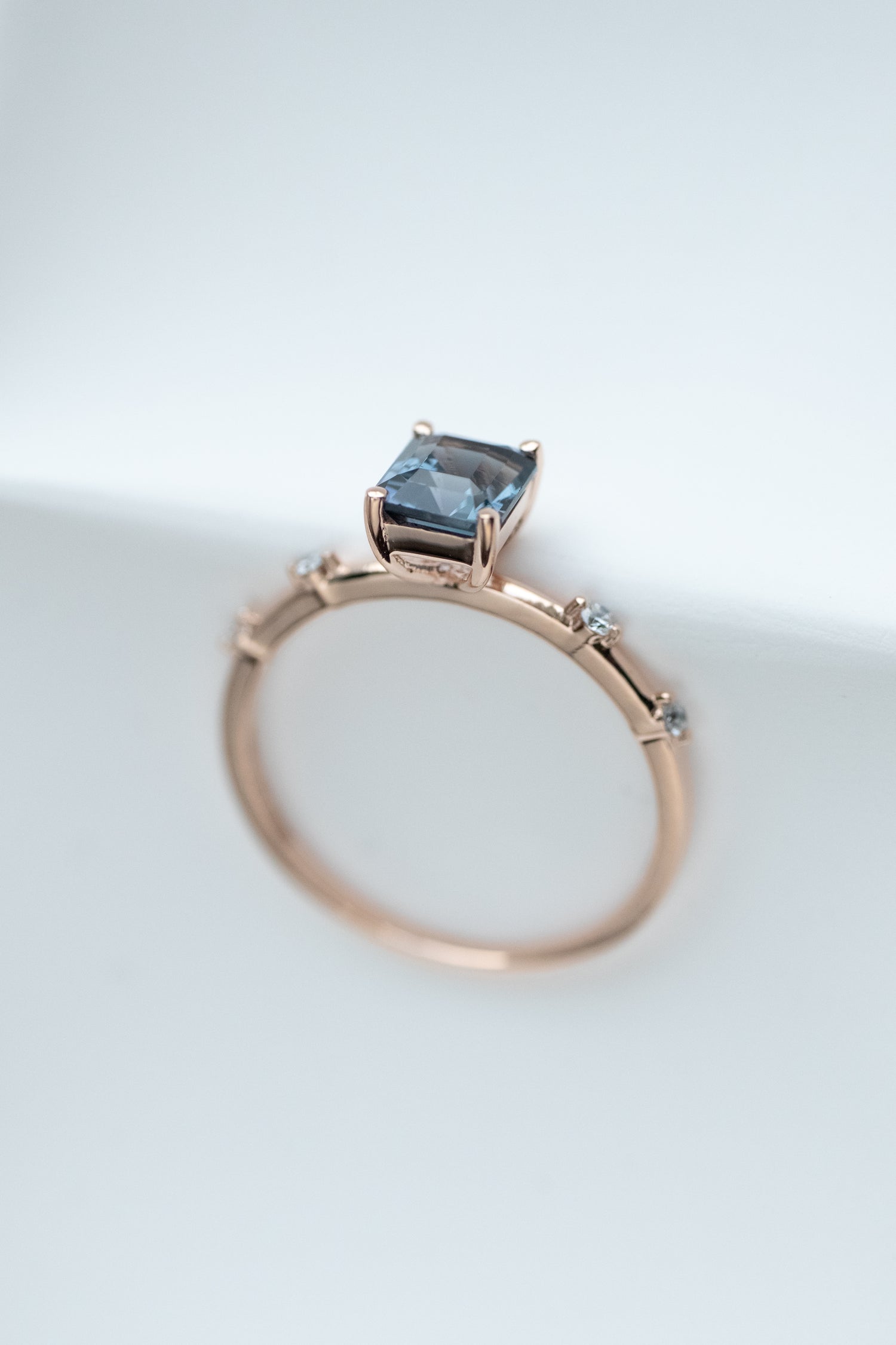 1.00ct Blue Spinel (Unheated with Certificate) & diamonds 18K Rose Gold Ring