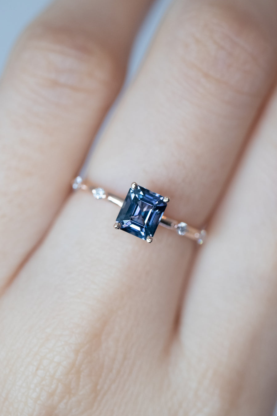 1carat Blue Spinel (With Certificate) & total 0.06carat Diamonds 18K Rose Gold Ring