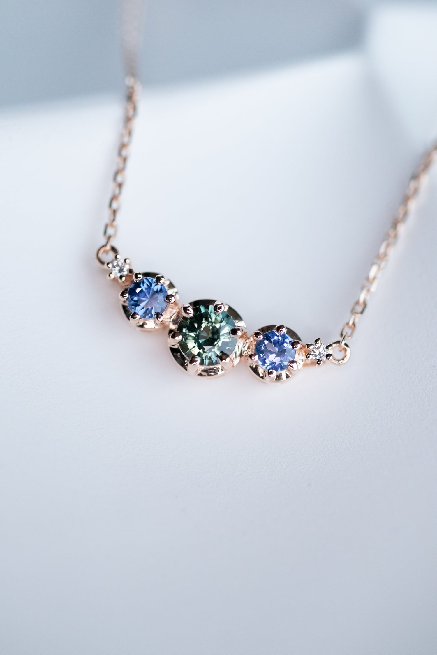 PREORDER - Golden round-shaped Blue Sapphire total 0.55ct & diamonds 18K Gold Necklace