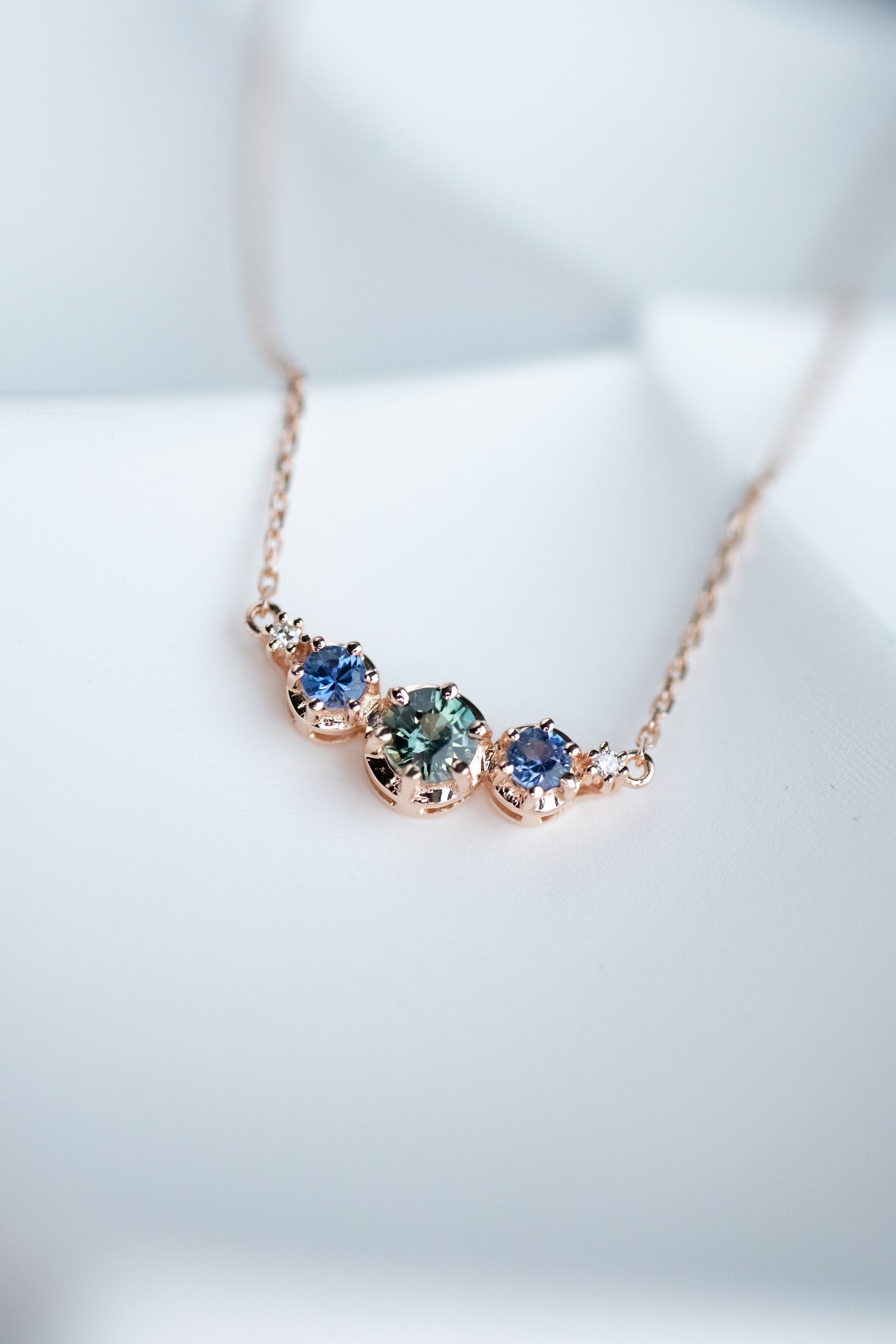 PREORDER - Golden round-shaped Blue Sapphire total 0.55ct & diamonds 18K Gold Necklace