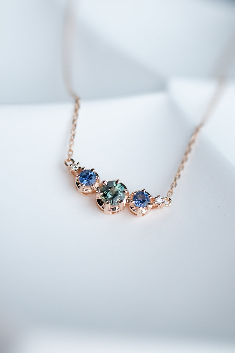 Golden round-shaped total 0.58ct Blue Sapphire & diamond 18K Gold Necklace