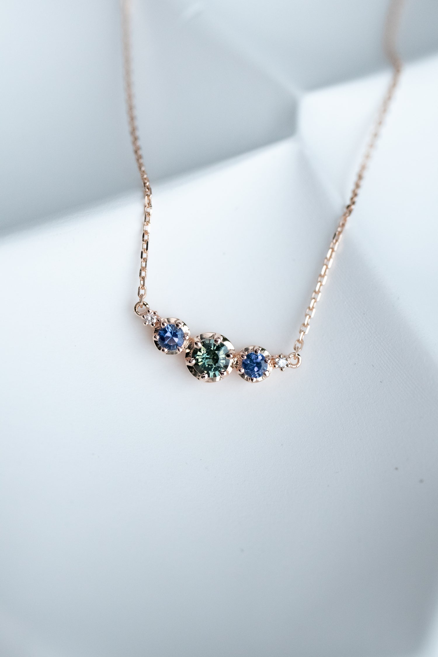 PREORDER - Golden round-shaped Blue Sapphire total 0.55ct & diamonds 18K Gold Necklace