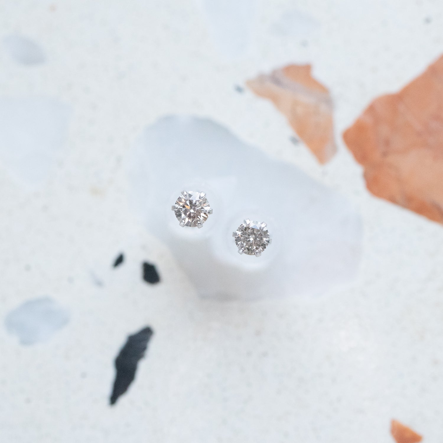 Classic D Color Diamonds 0.10+0.10/ 0.15+0.15ct 18K White Gold Stud Earrings with Japanese Certificate