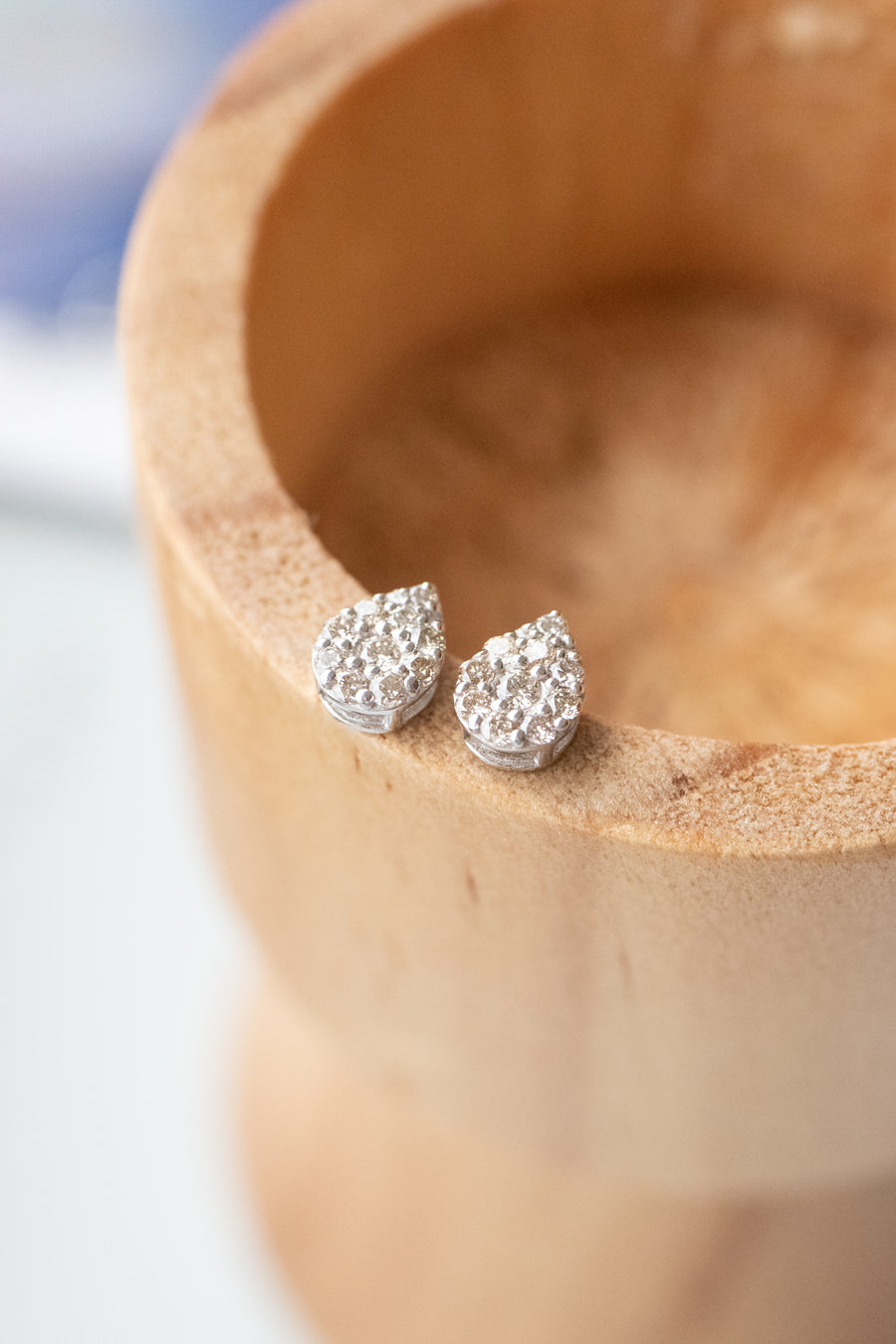 Japan 18K Gold White Diamonds Tear Earrings