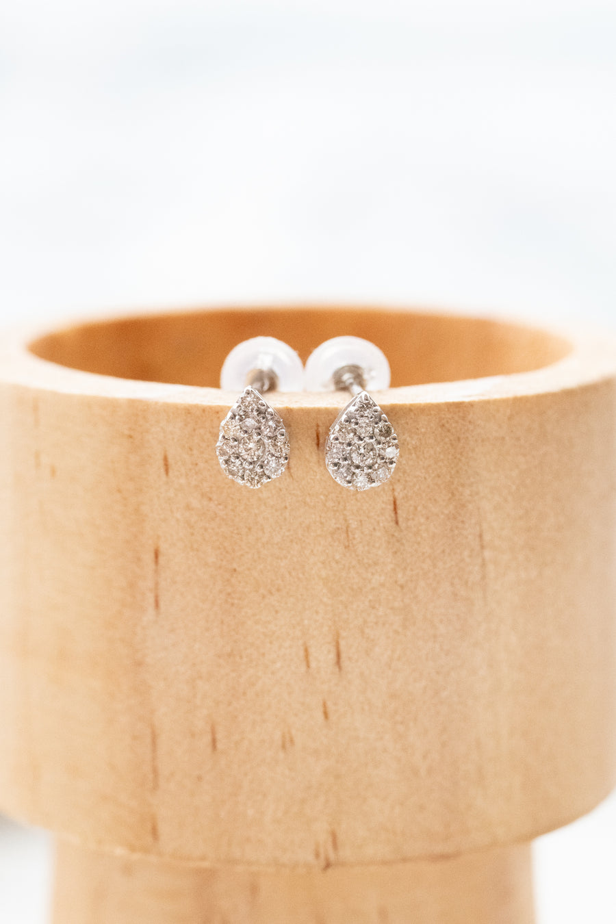 Japan 18K Gold White Diamonds Tear Earrings