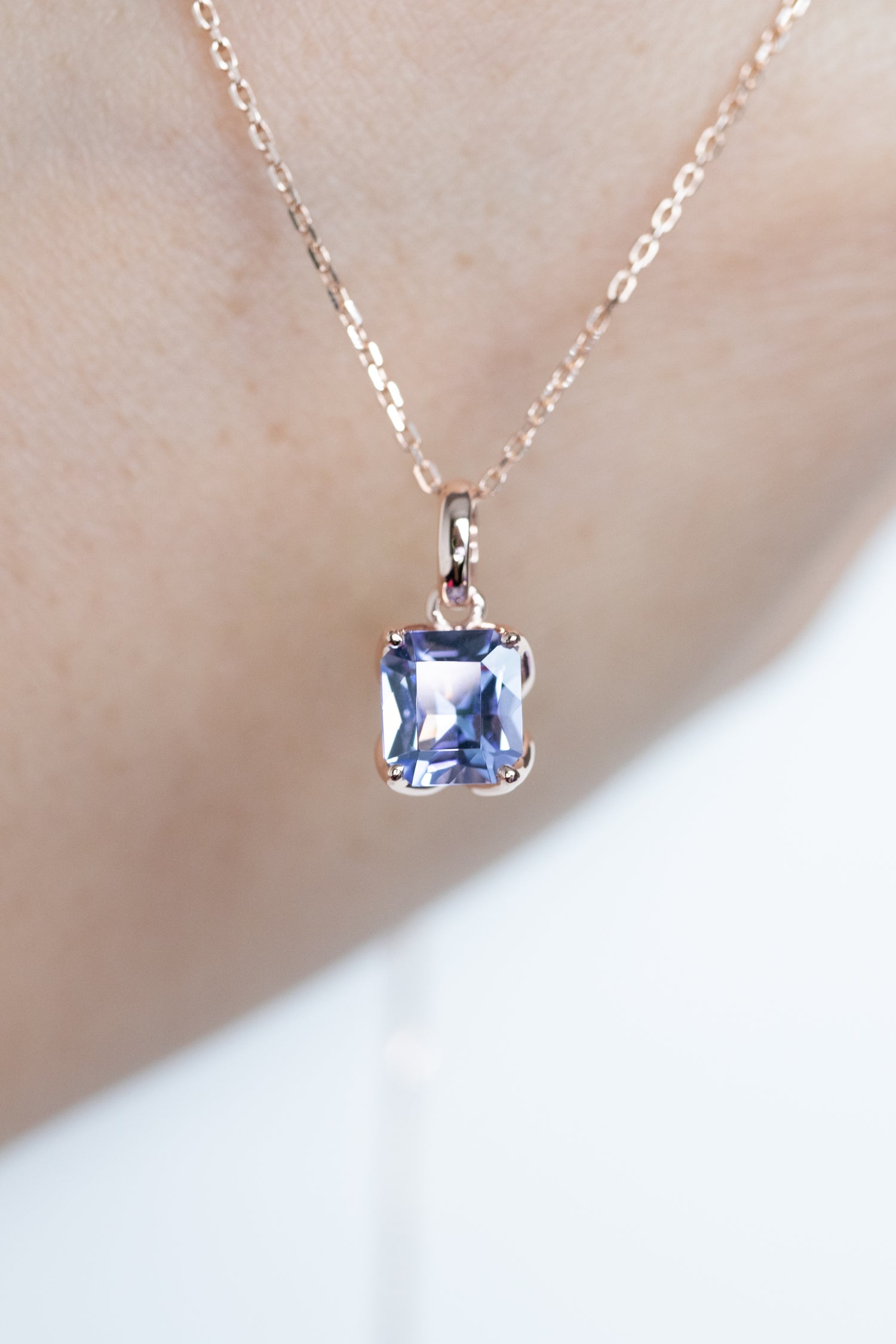 0.92ct Purple Blue Tanzanite 18K Rose Gold Bail Pendant Necklace