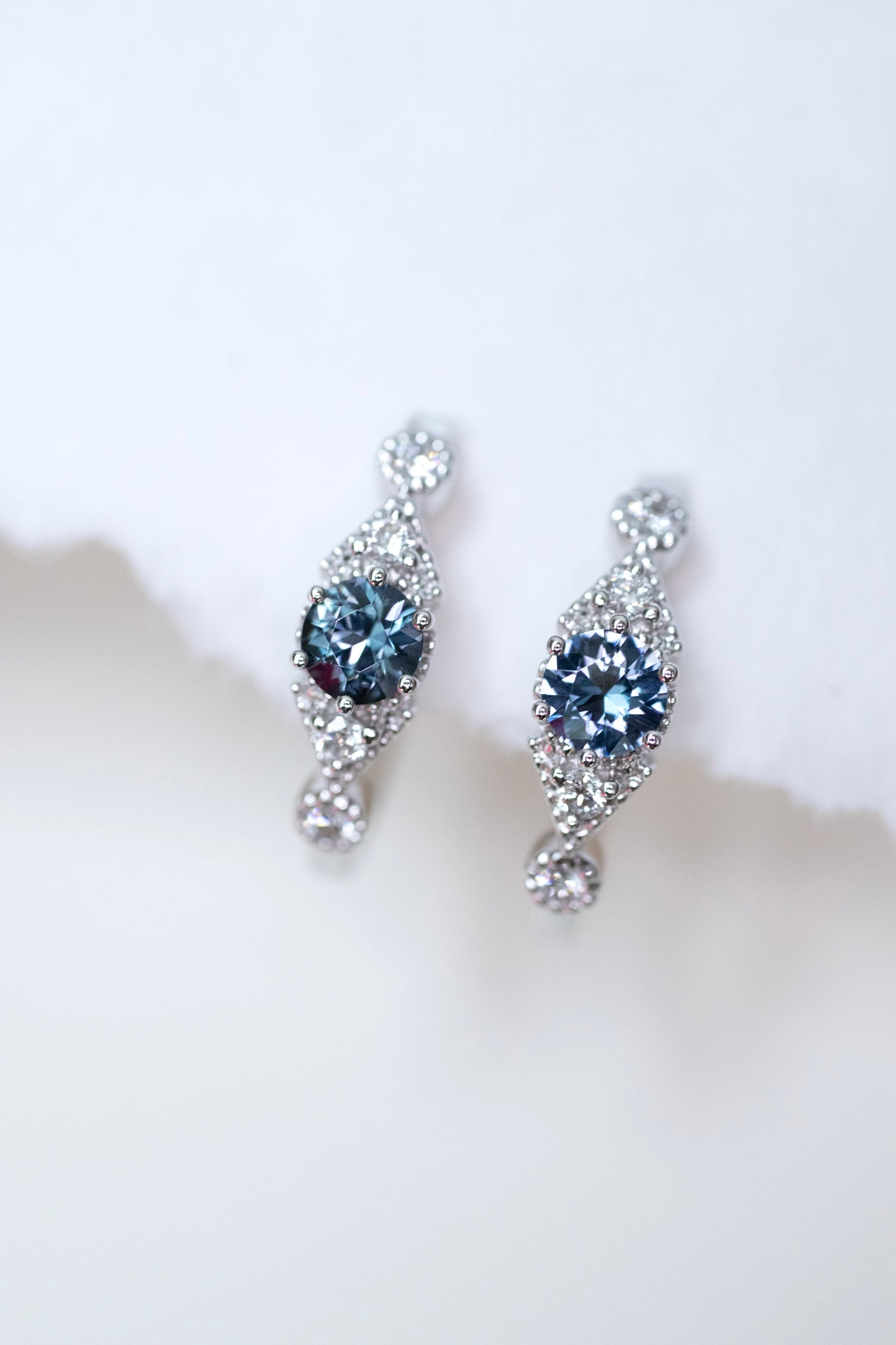 PREORDER - Couler en rond Graylish Spinel 0.20+0.20ct and Diamonds 18K Gold Hoop Earrings
