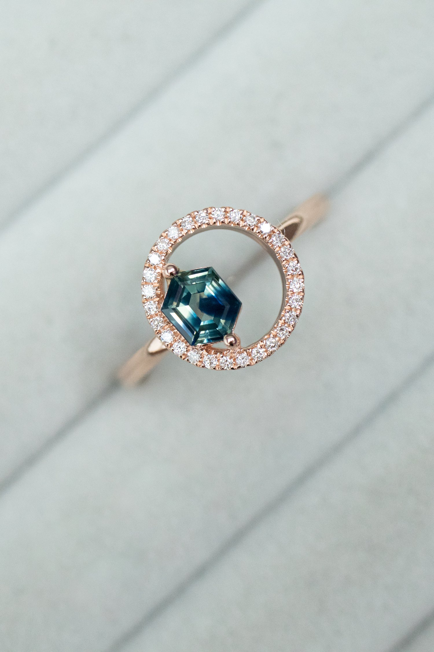 0.52ct Teal Sapphire & diamonds 18K Rose Gold Ring
