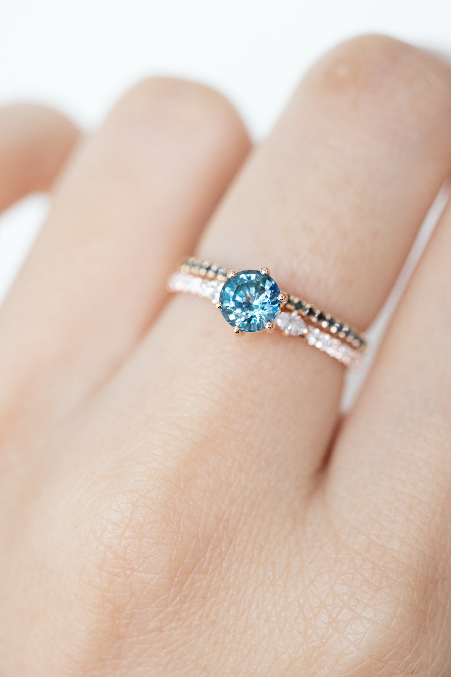0.79carat Round Teal Green Sapphire (Unheated with Certificate) & diamonds 18K Rose Gold Ring