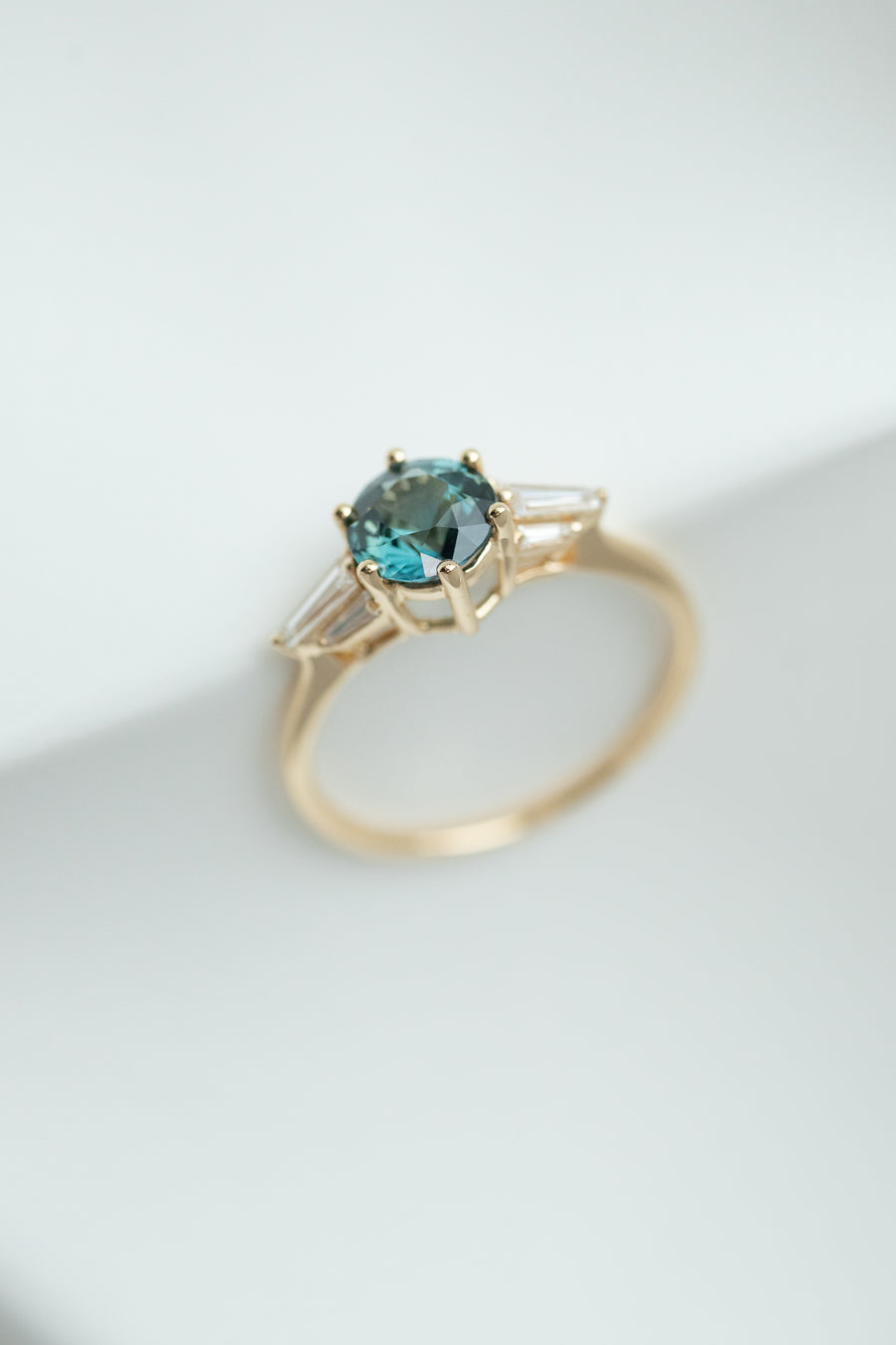 1.05carat Round Teal Green Sapphire (Unheated with Certificate) & total 0.20carat Fancy Cut Diamonds 18K Yellow Gold Ring