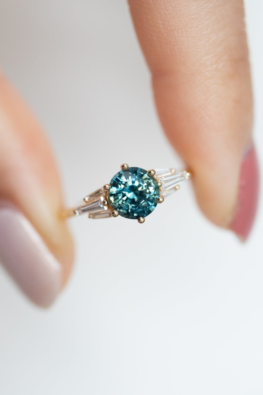 1.05carat Round Teal Green Sapphire (Unheated with Certificate) & total 0.20carat Fancy Cut Diamonds 18K Yellow Gold Ring