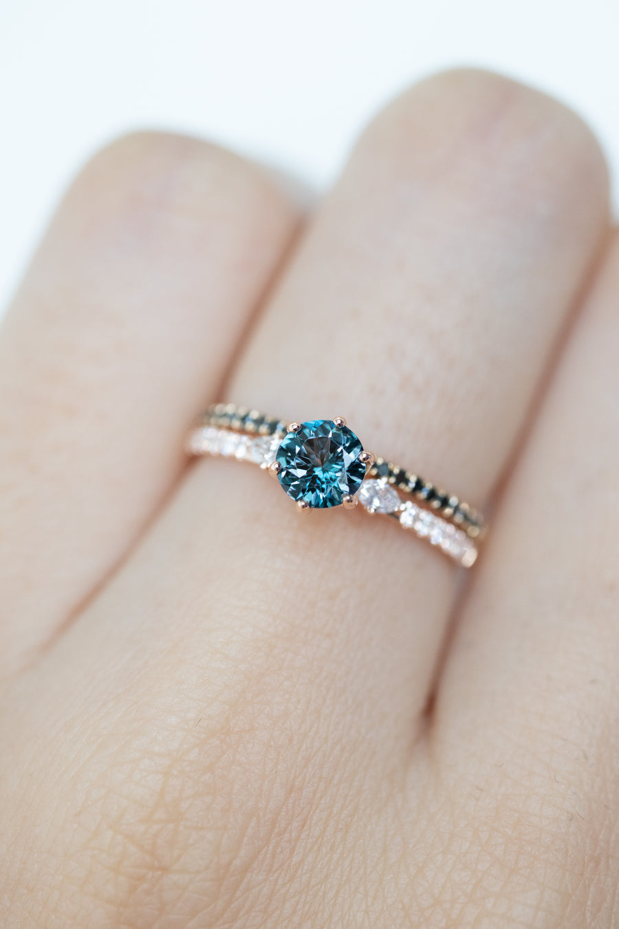 ~0.62ct Bluish Grayish Spinel & 0.18ct Diamonds 18K Solid Rose Gold Ring