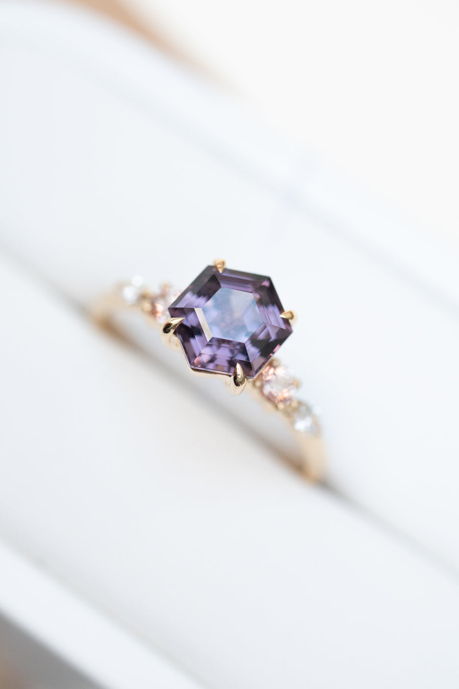 1.21carat Hexagon Purple Spinel with Small Pink Spinel & total 0.07carat Diamonds 18K Yellow Gold Ring