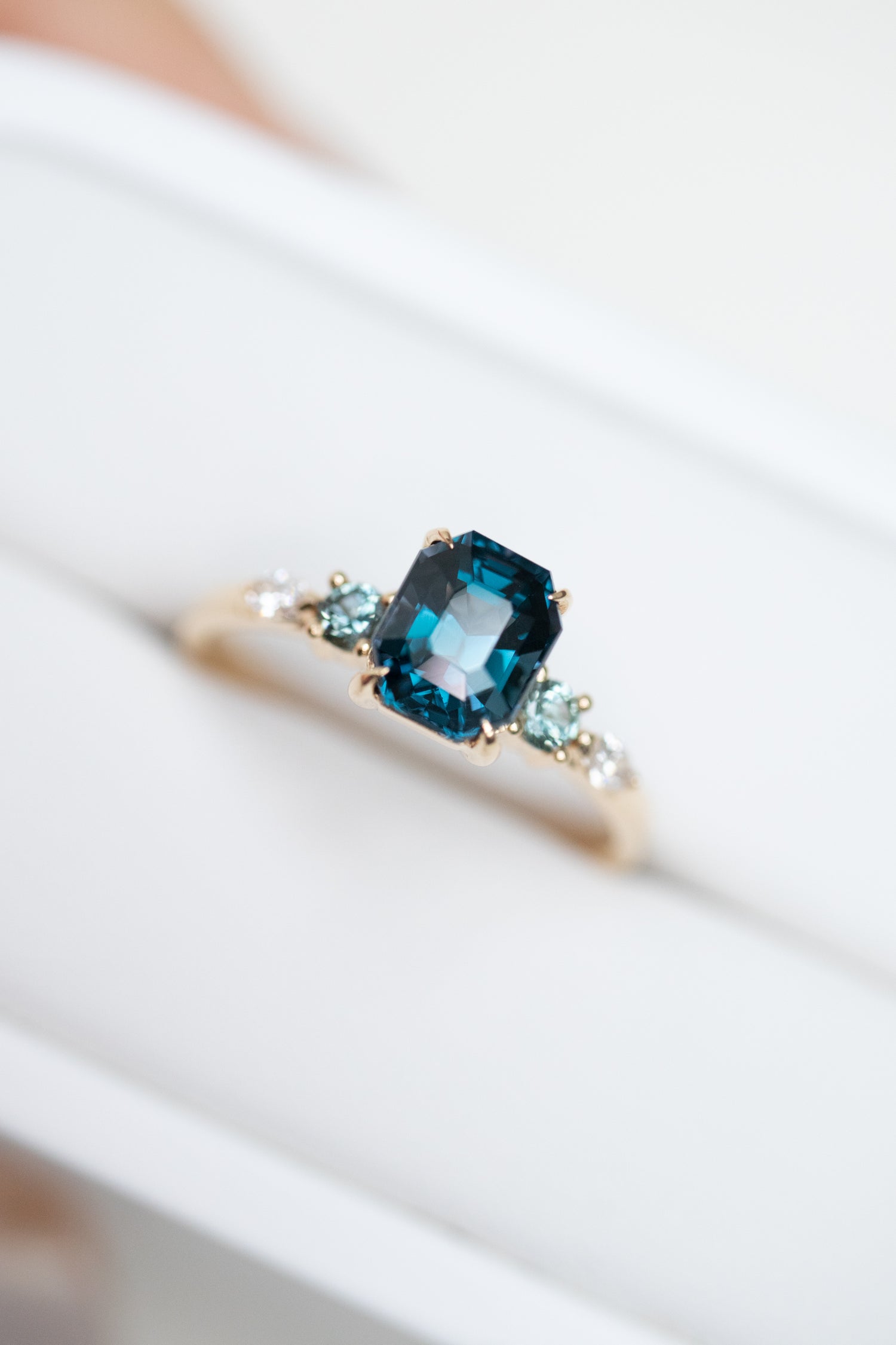 Yeux Bleus Spinel 1.33ct (with Certificate) with Teal Sapphires & diamonds 18K Yellow Gold Ring