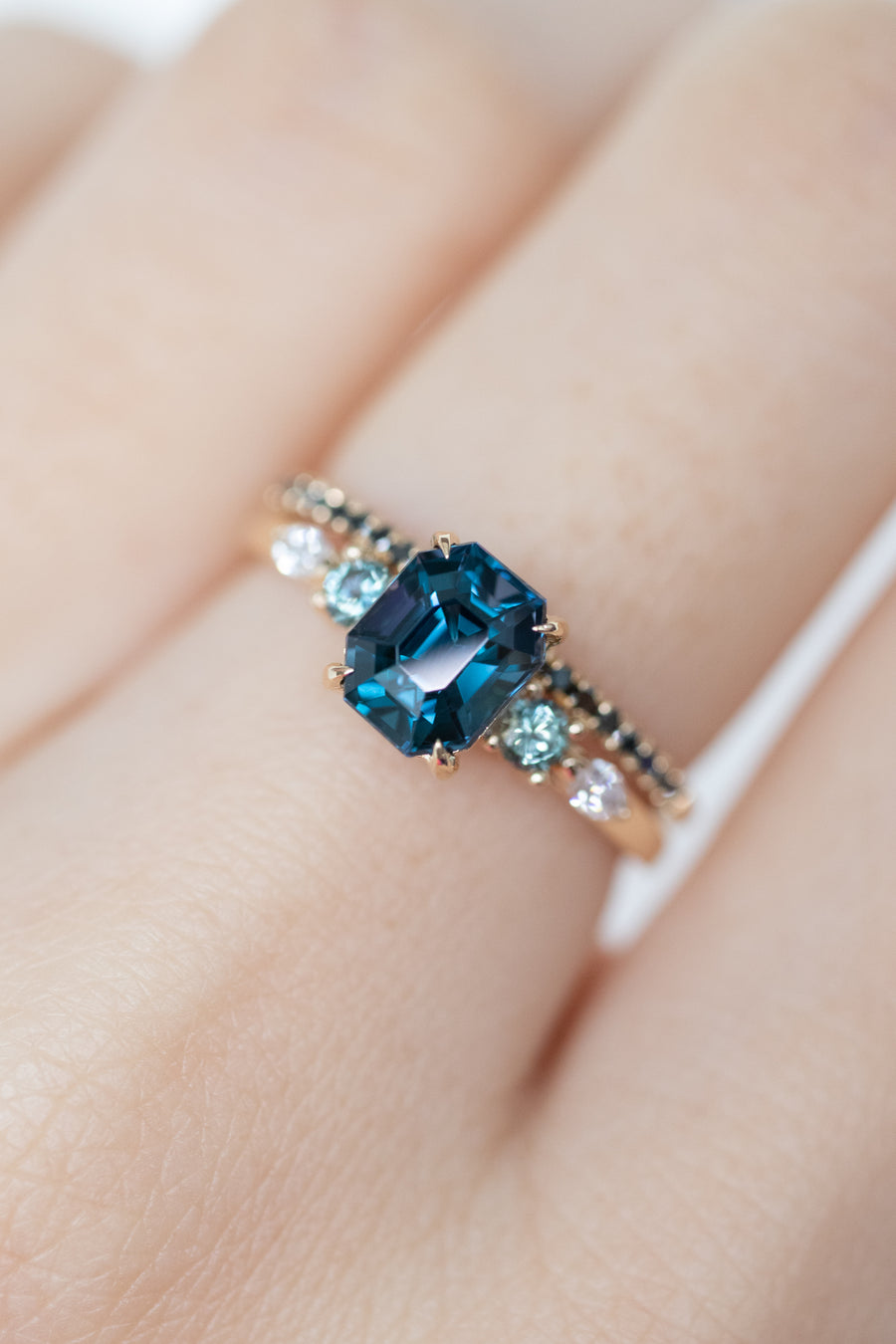 Yeux Bleus 1.33ct Teal Blue Spinel (Unheated with Certificate) with Teal Sapphire & diamond 18K Yellow Gold Ring