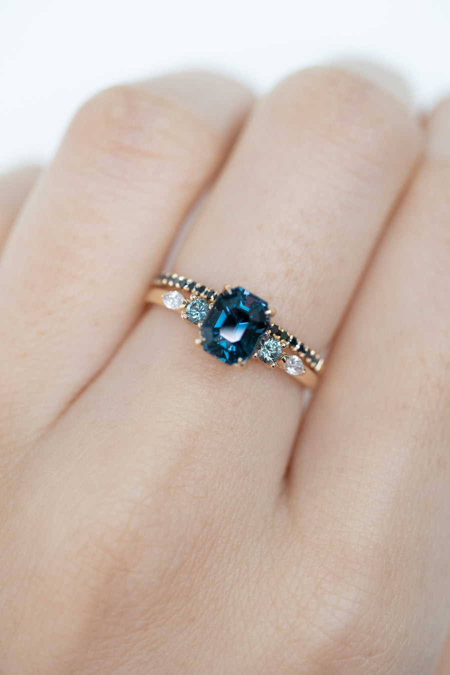 Yeux Bleus 1.33ct Teal Blue Spinel (Unheated with Certificate) with Teal Sapphire & diamond 18K Yellow Gold Ring
