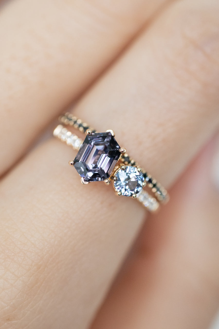 ~1.08ct Hexagon Greyish Purple Spinel with Lavender Round Spinel & 0.08ct Diamonds 18K Yellow Gold Ring