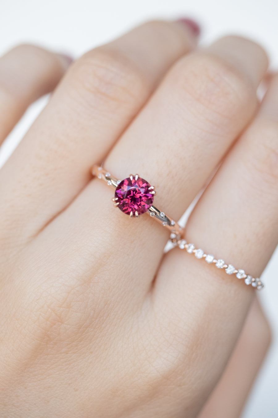 1.36carat Round Red Garnet (With Certificate) & 0.042carat Natural Diamonds 18K Rose Gold Ring