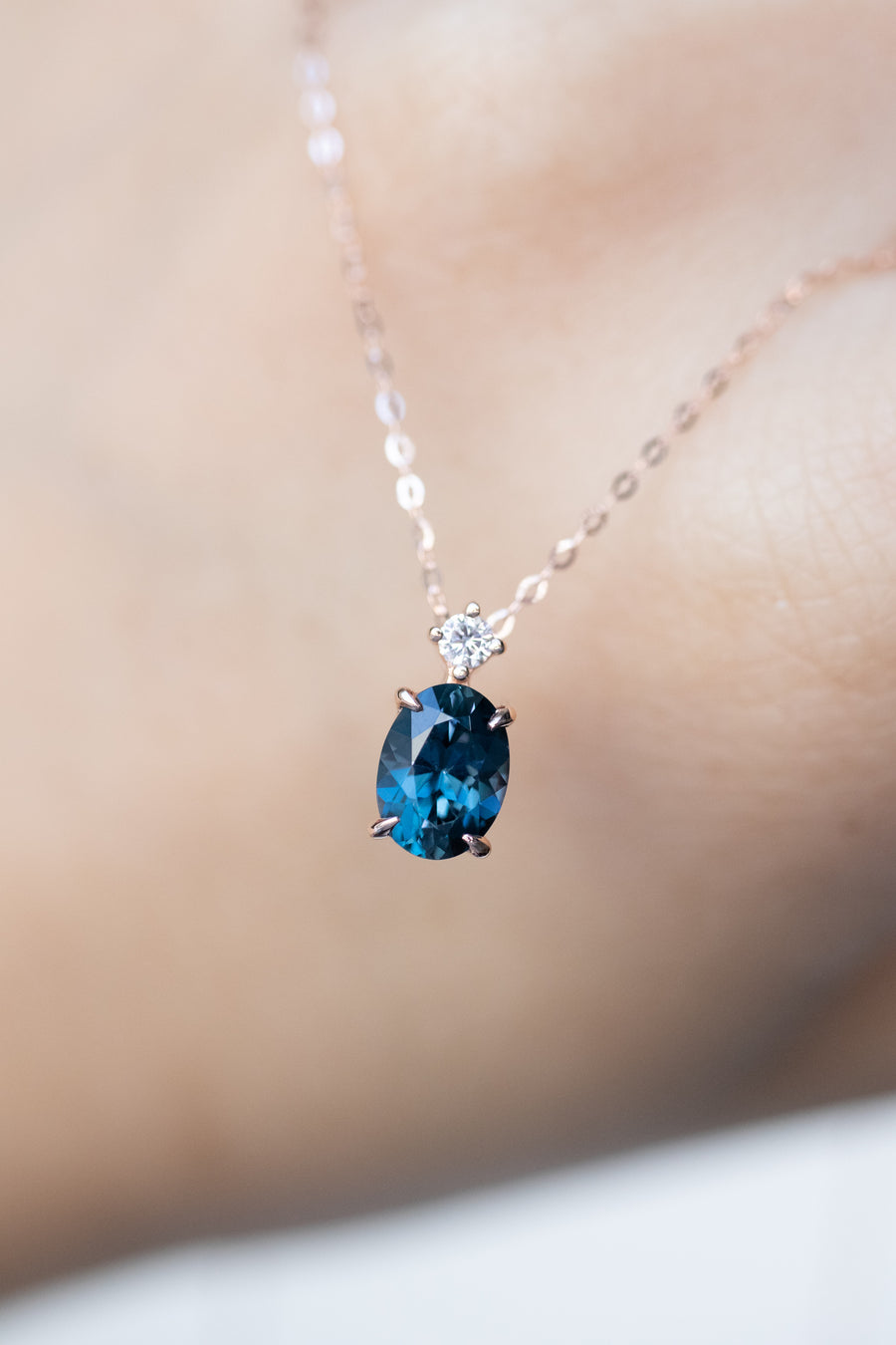 0.80ct Oval Blue Spinel & 0.06ct Diamonds 18K Rose/ White Gold Necklace