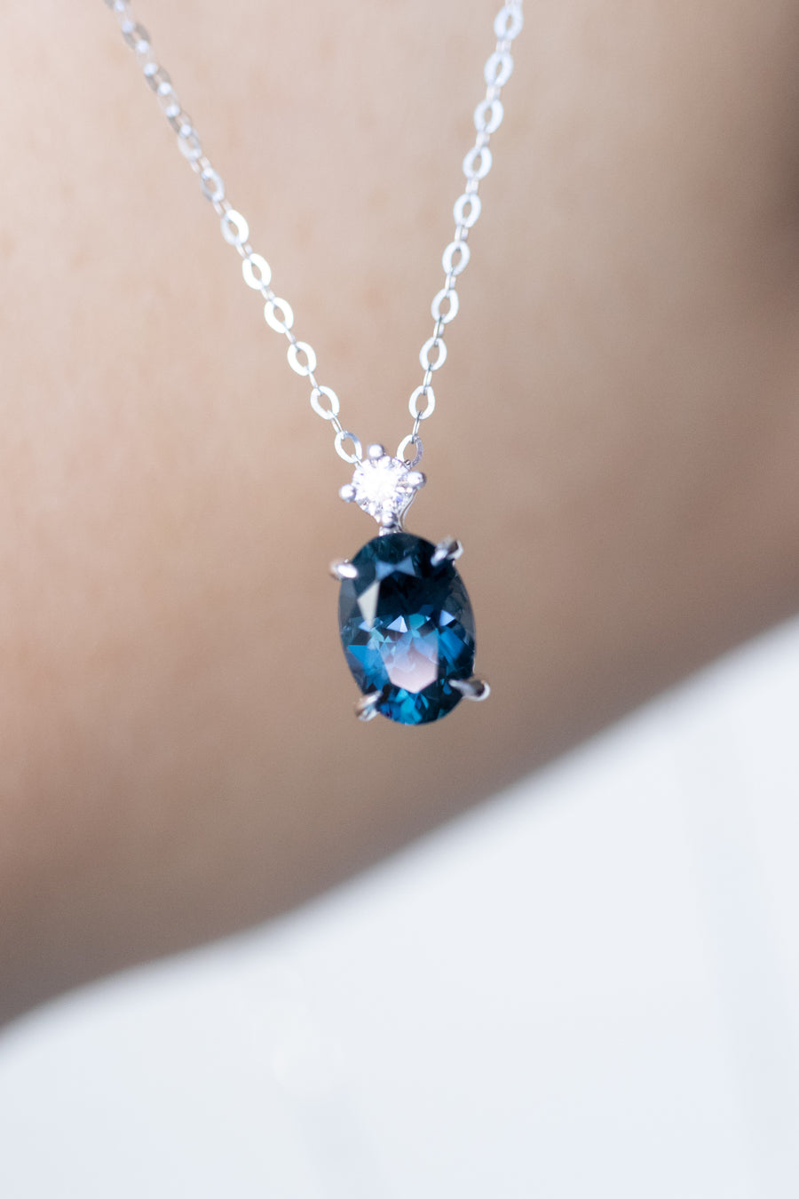 0.80ct Oval Blue Spinel & 0.06ct Diamonds 18K Rose/ White Gold Necklace
