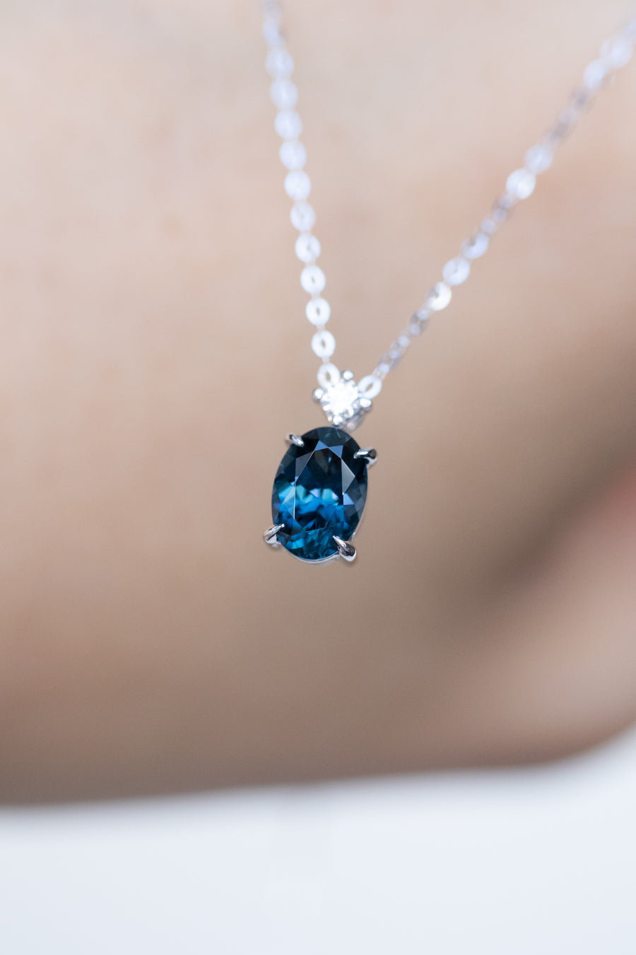 0.80ct Oval Blue Spinel & 0.06ct Diamonds 18K Rose/ White Gold Necklace